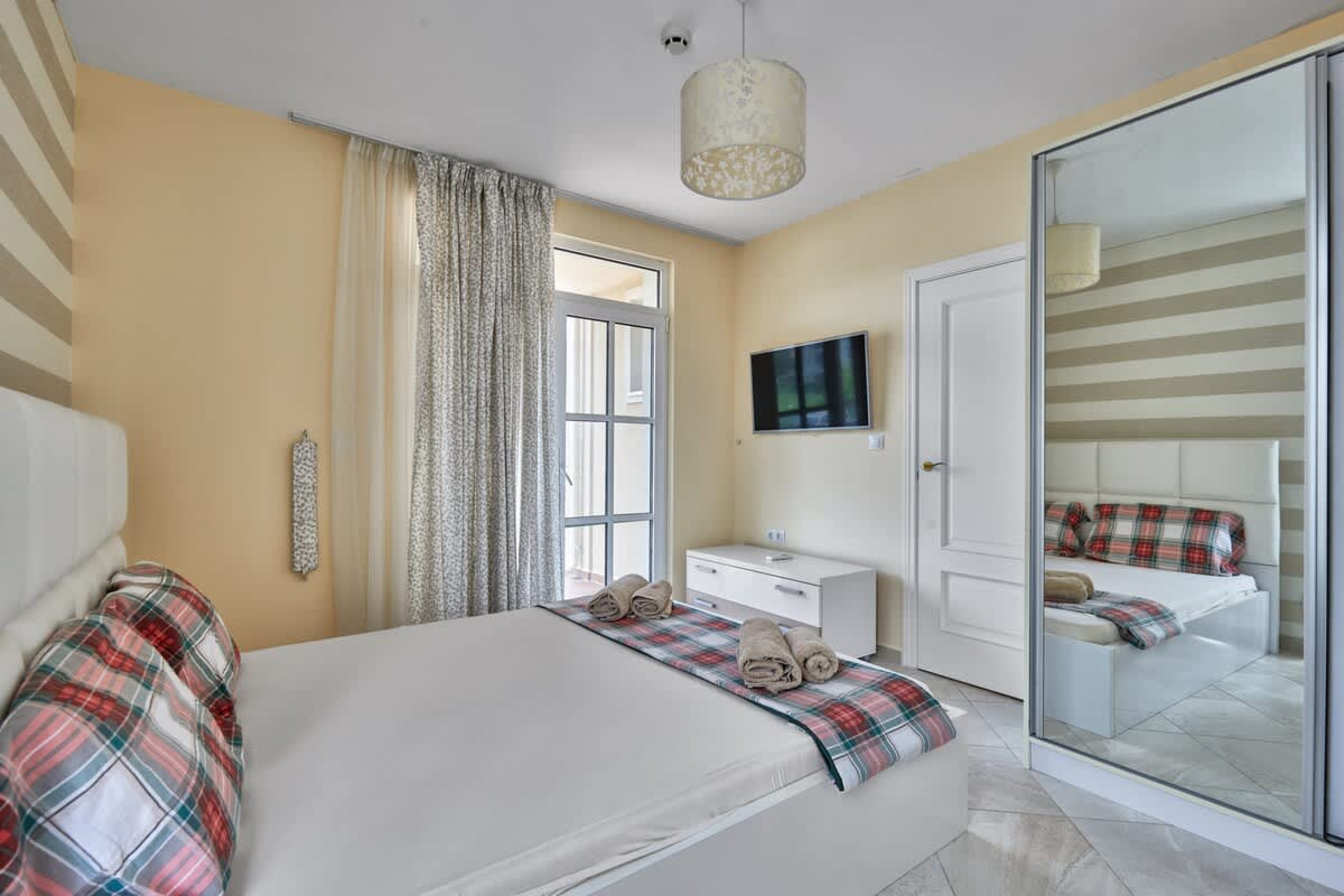 Scoutaround White Logo