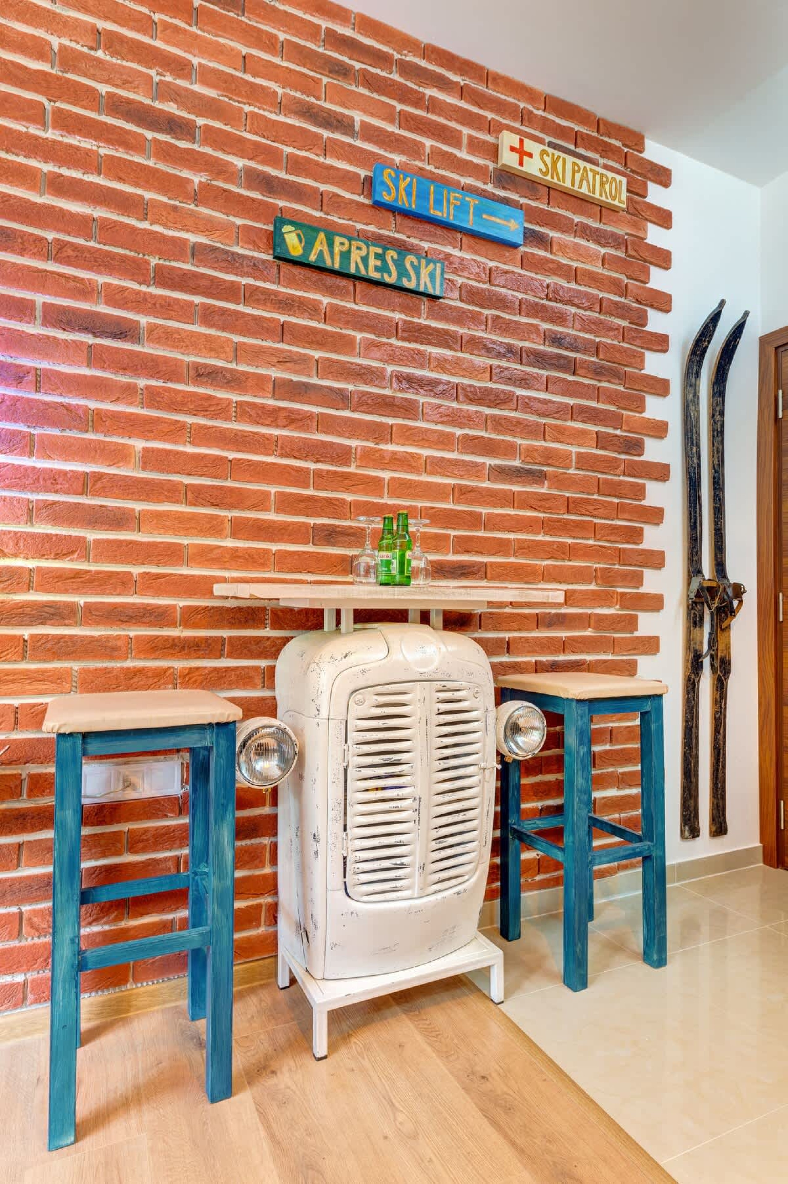 Scoutaround White Logo