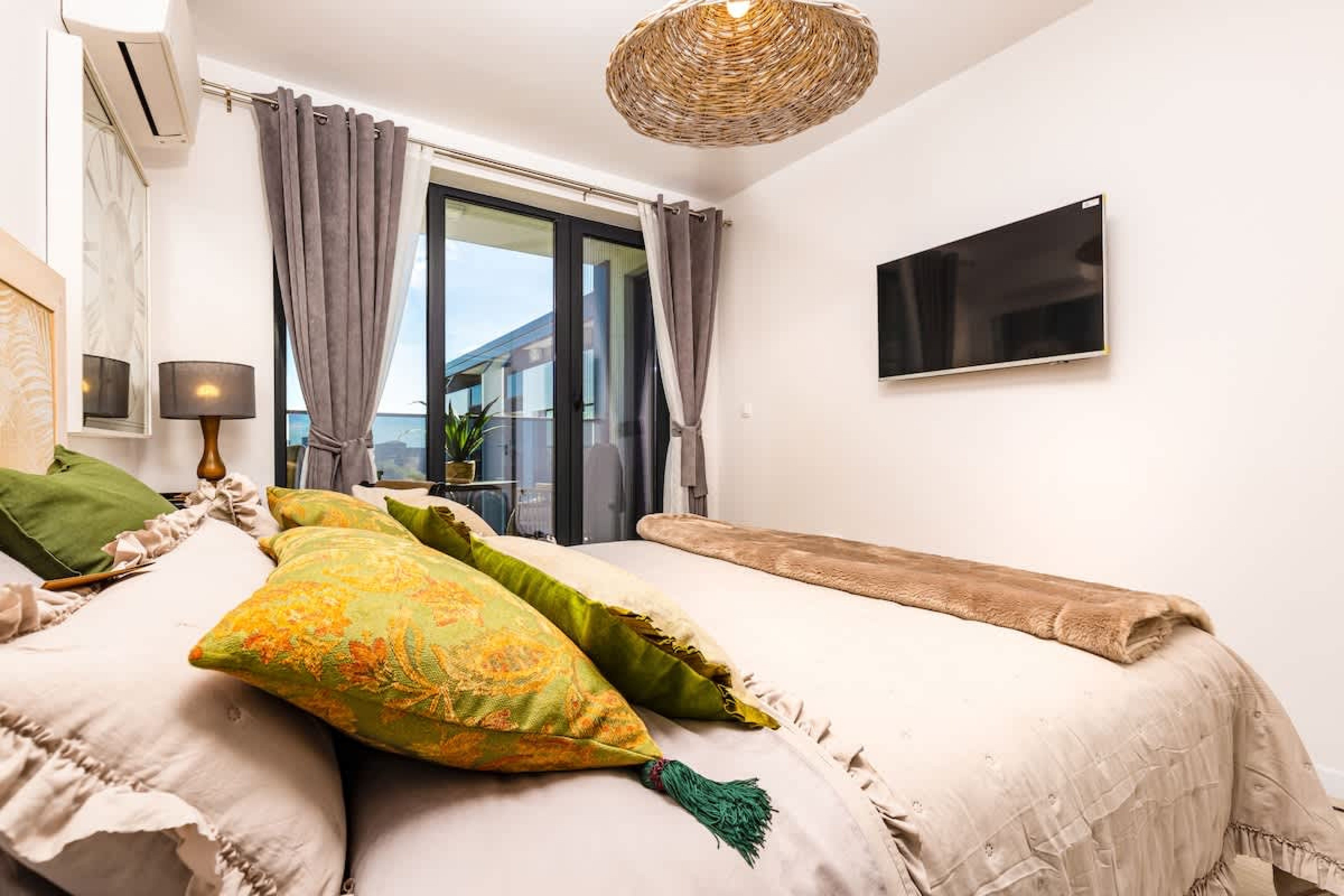 Scoutaround White Logo