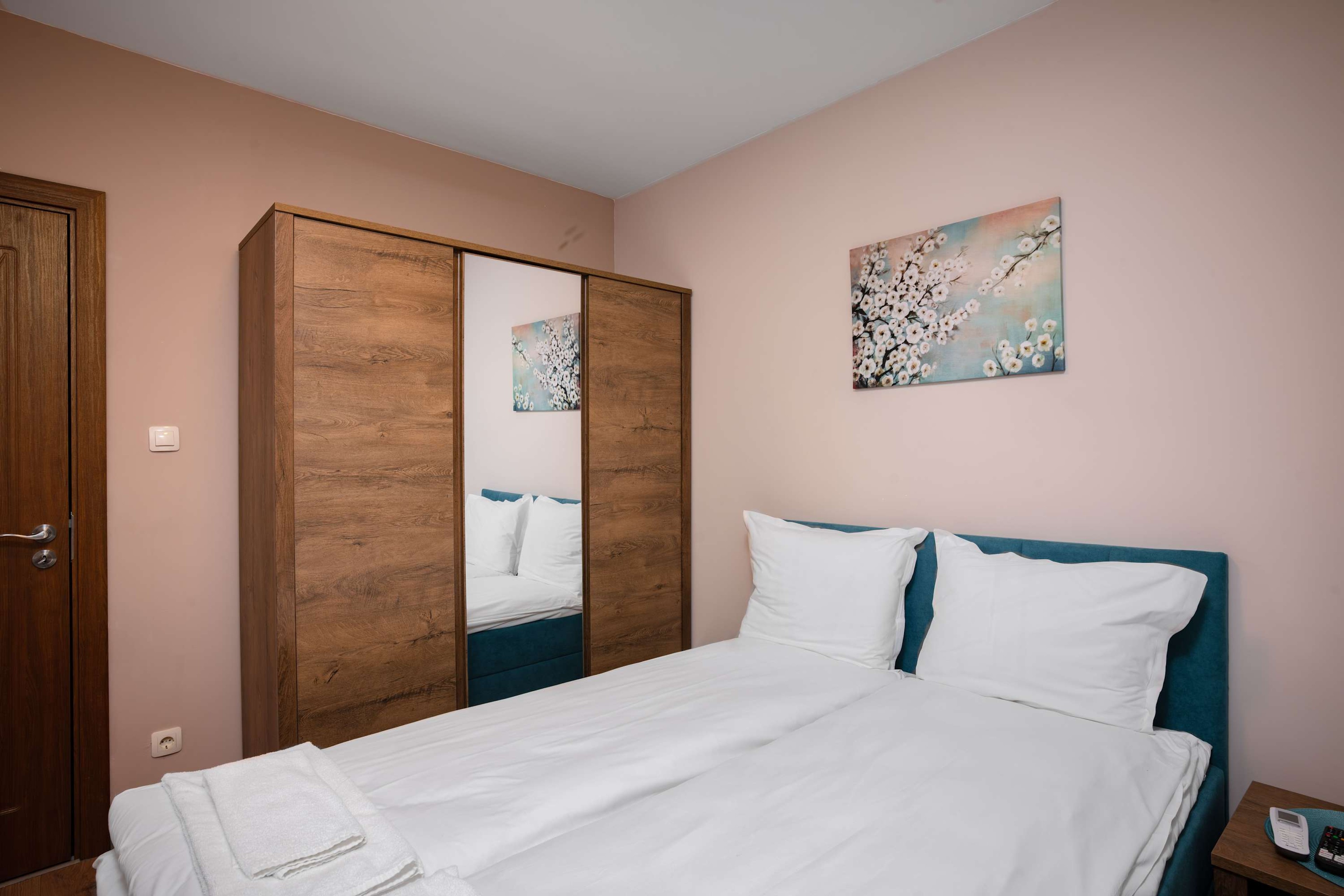 Scoutaround White Logo