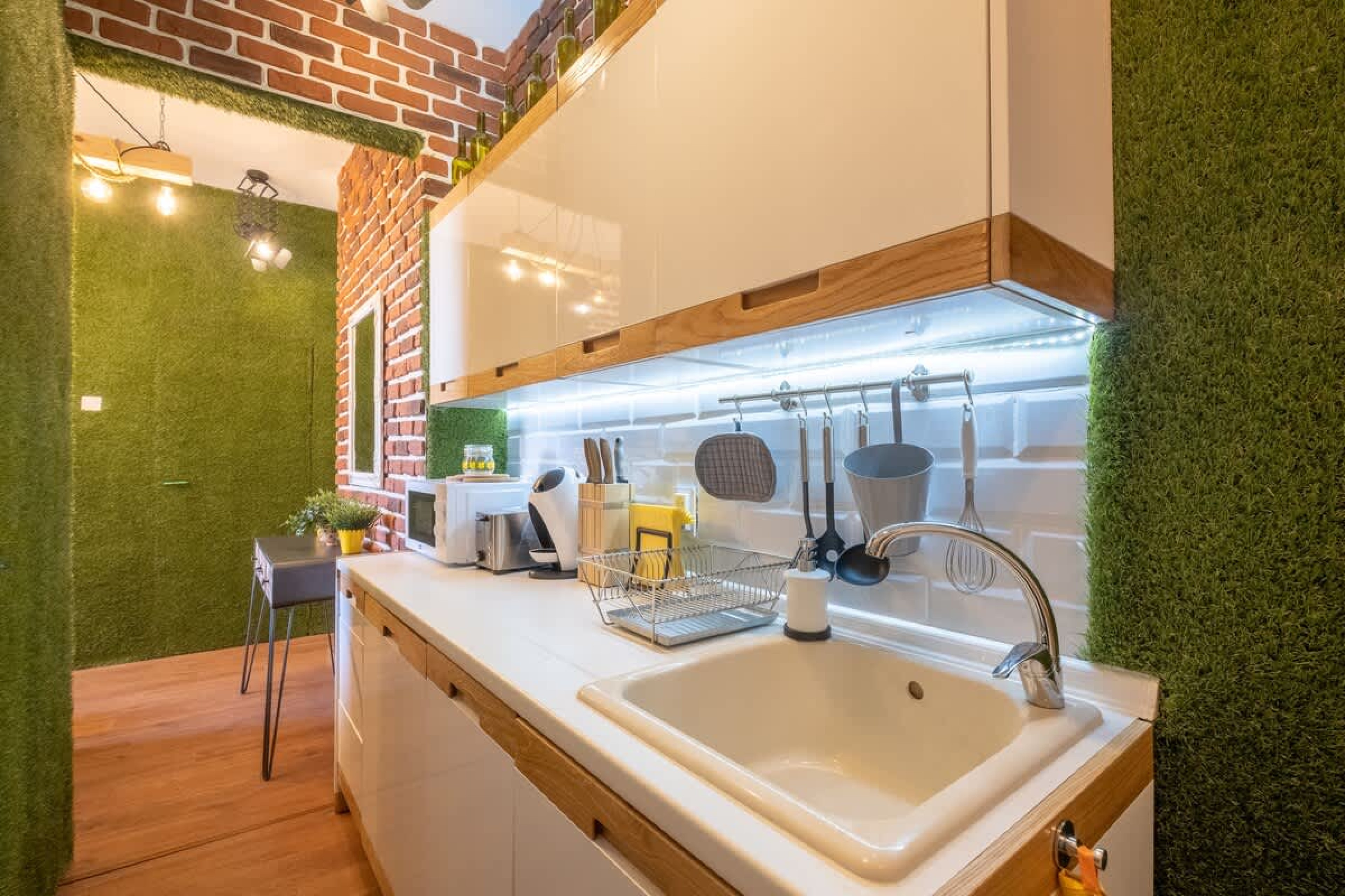 Scoutaround White Logo