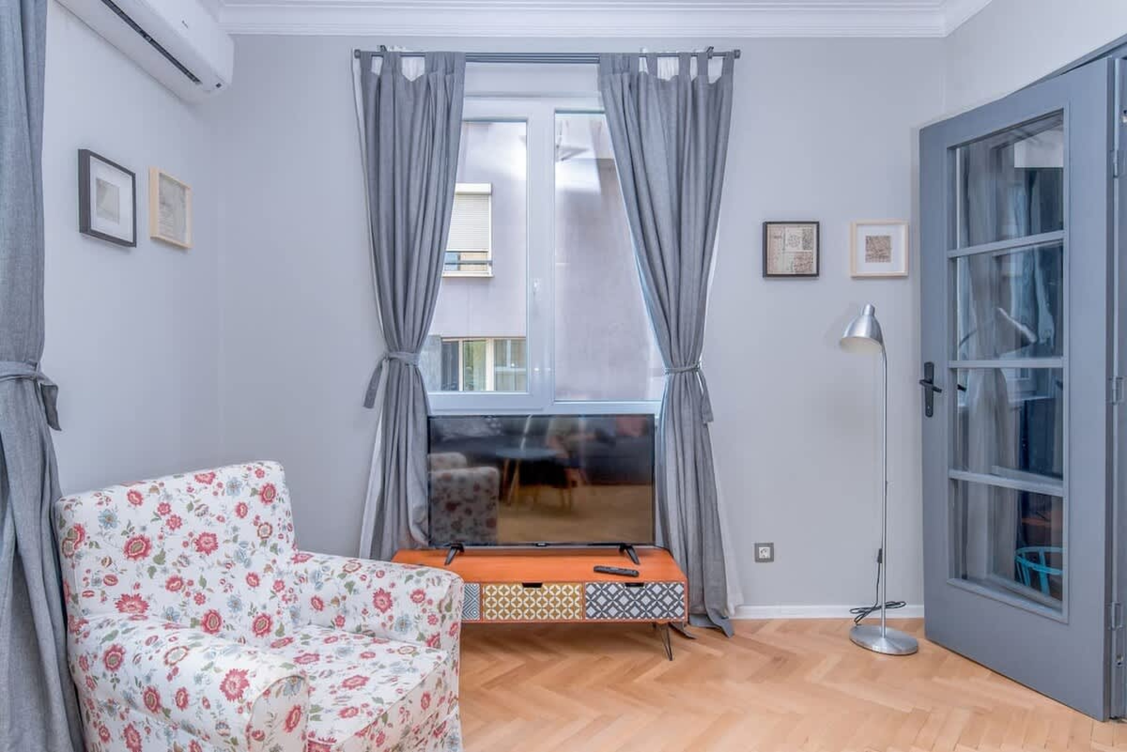 Scoutaround White Logo