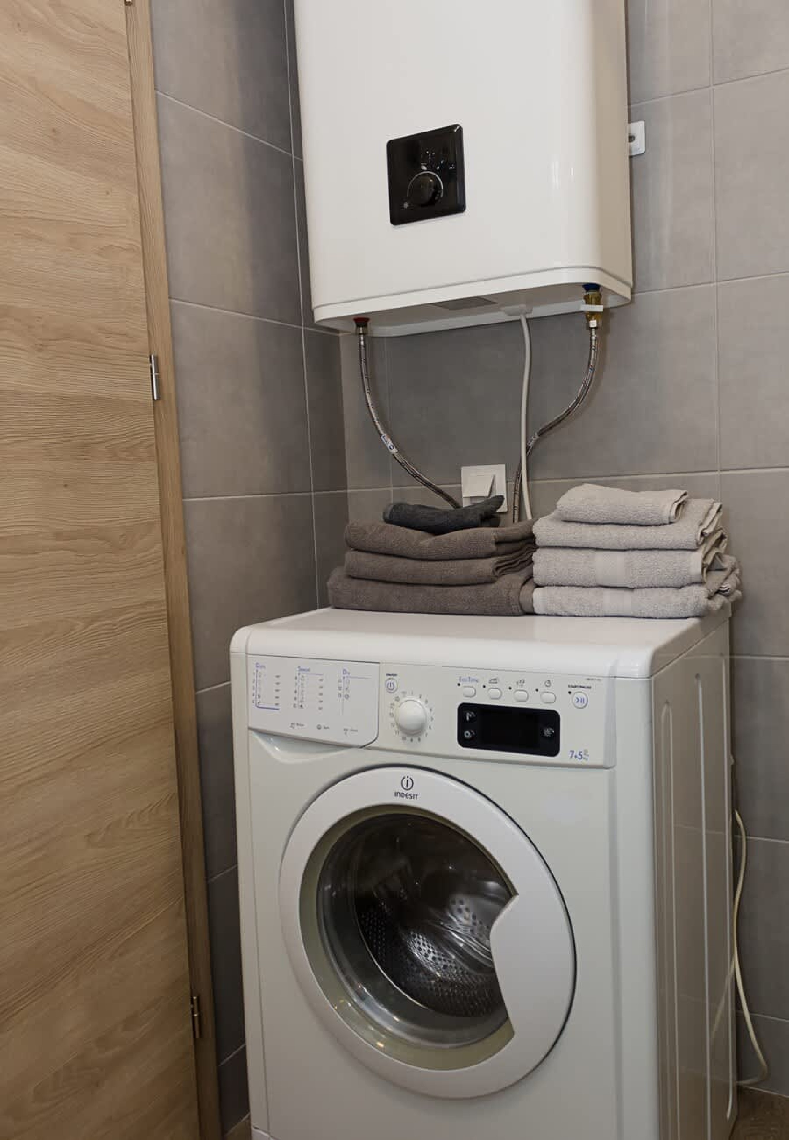 Scoutaround White Logo