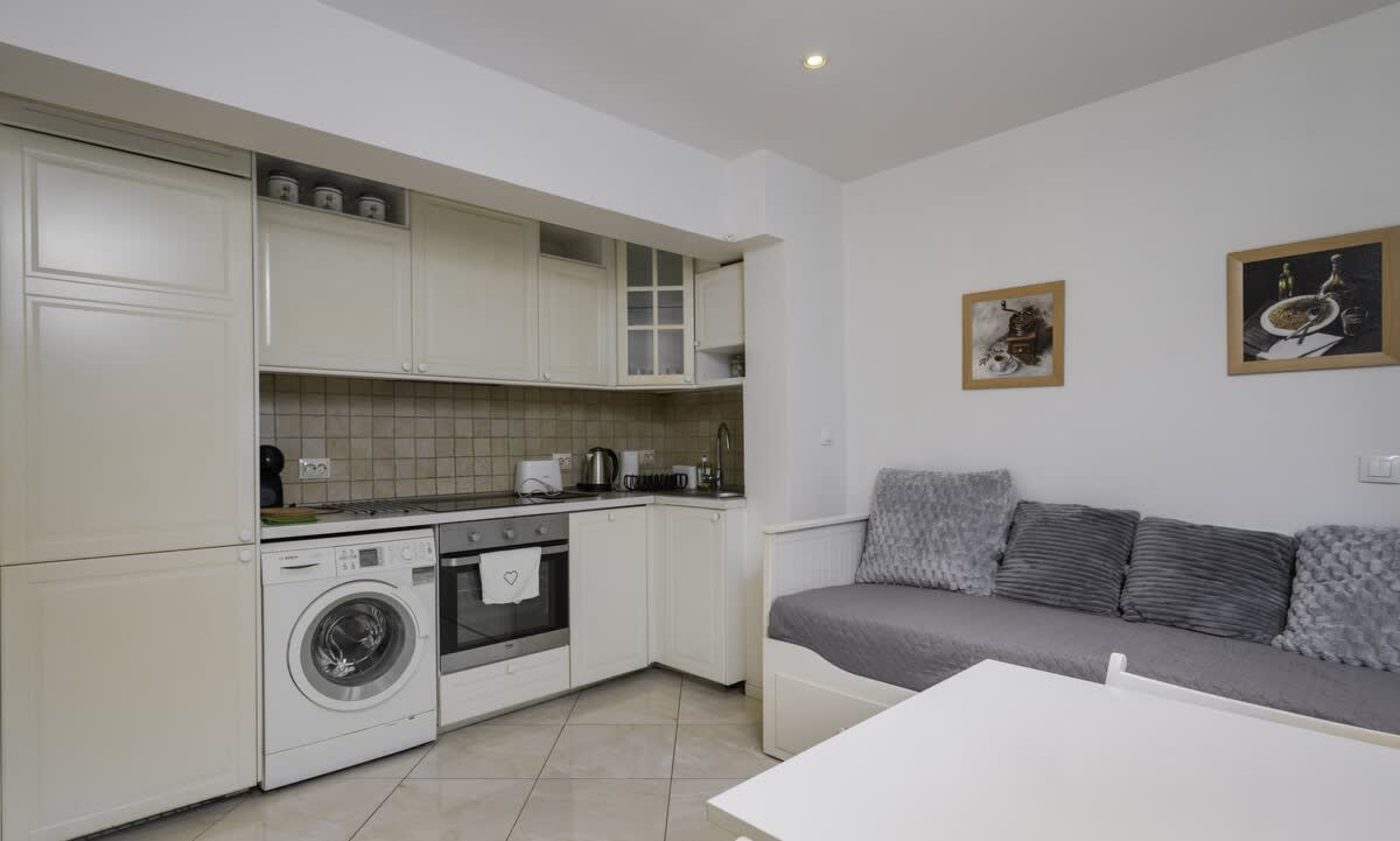 Scoutaround White Logo