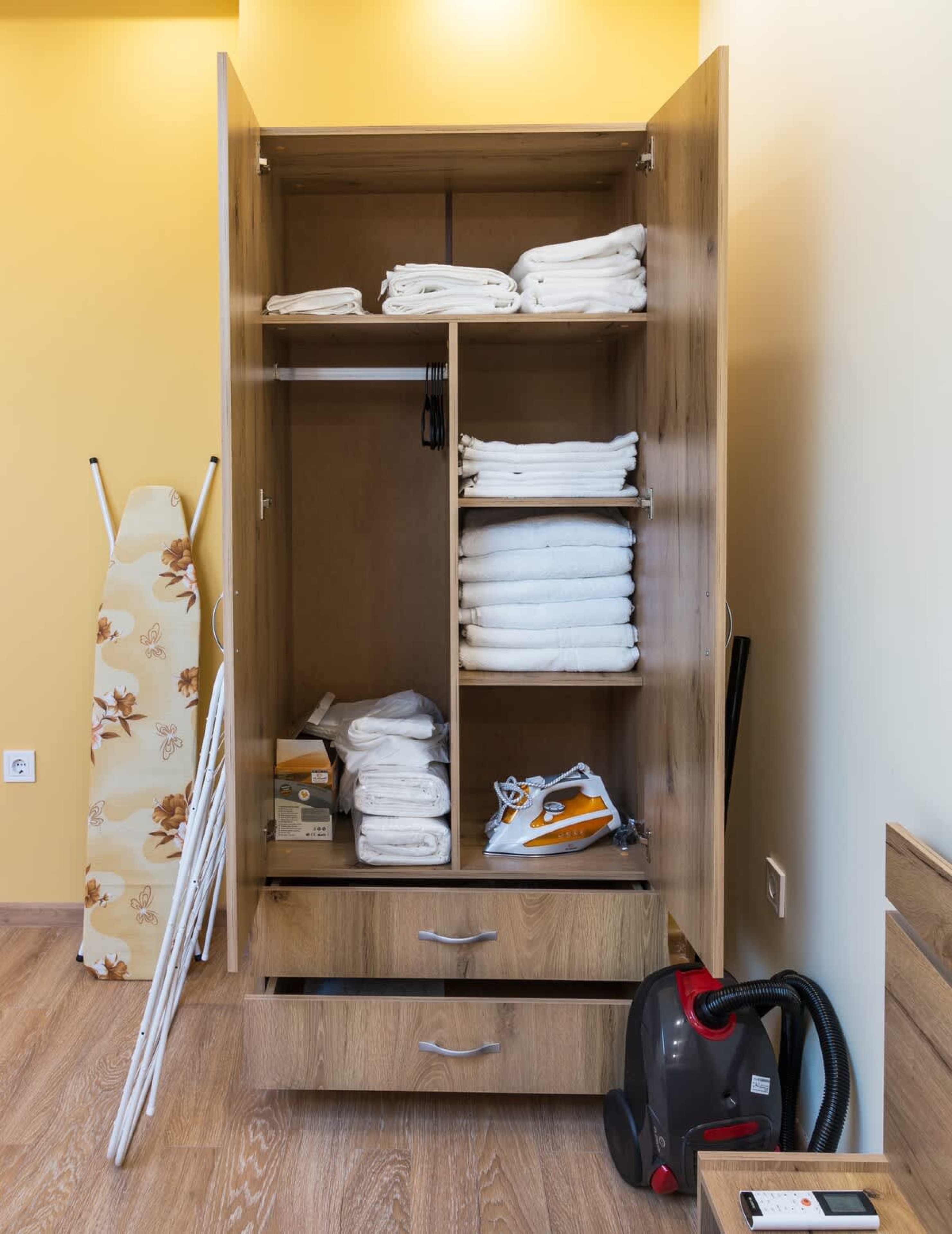 Scoutaround White Logo