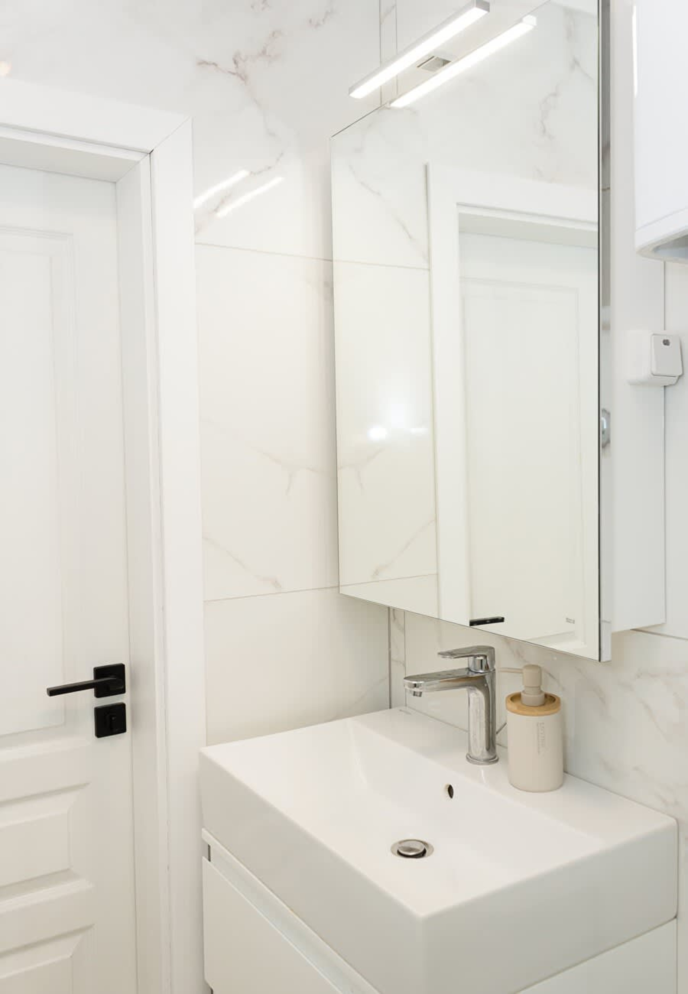 Scoutaround White Logo