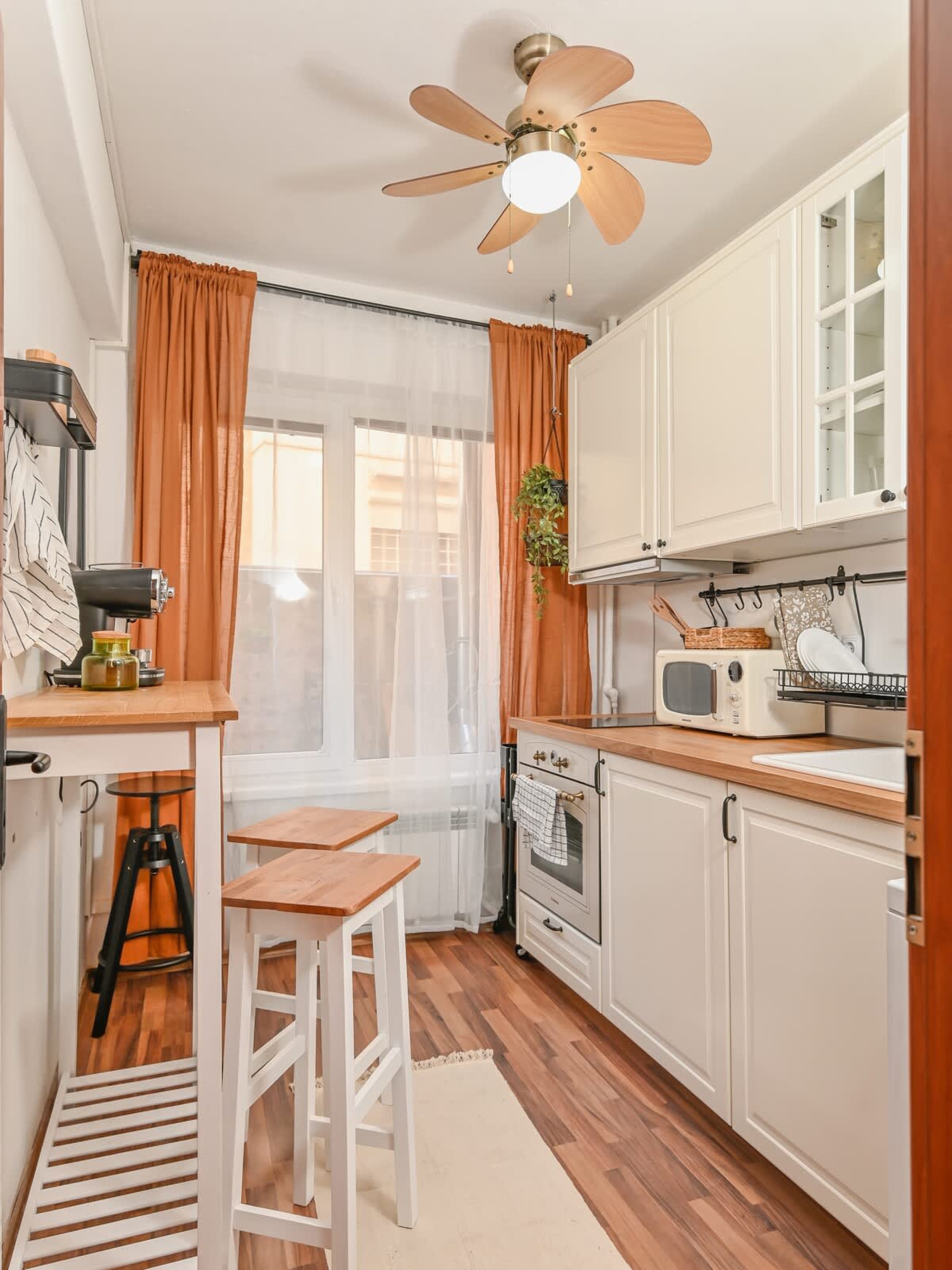 Scoutaround White Logo