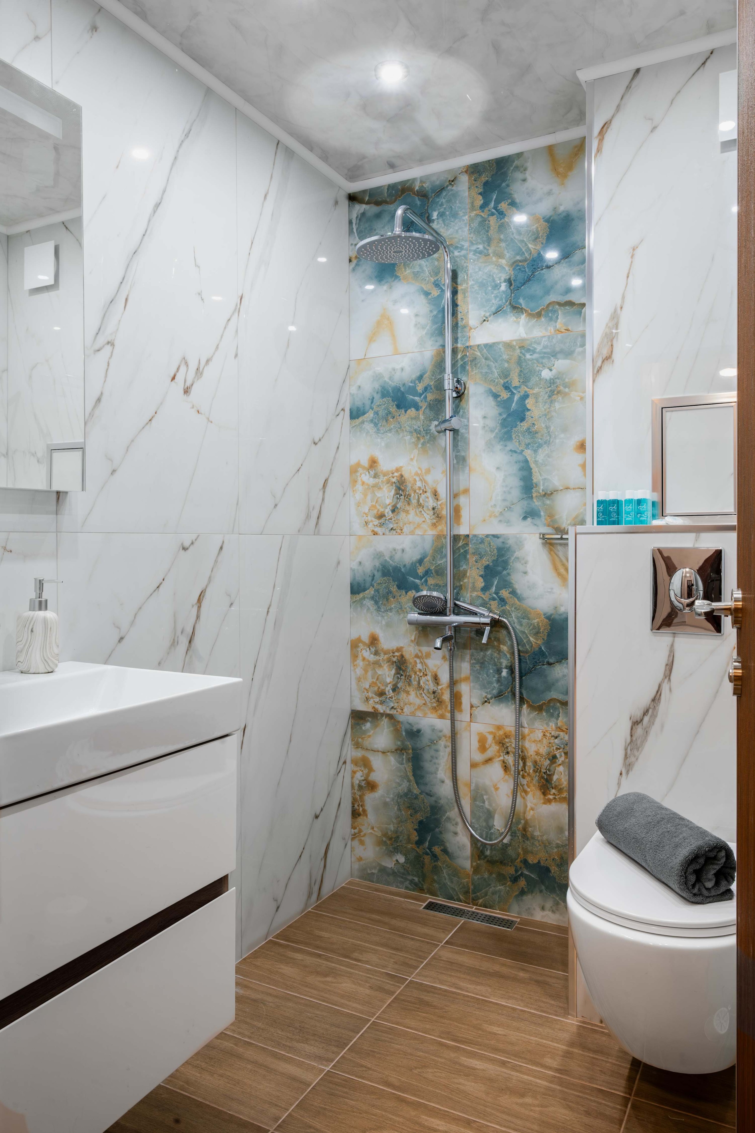 Scoutaround White Logo