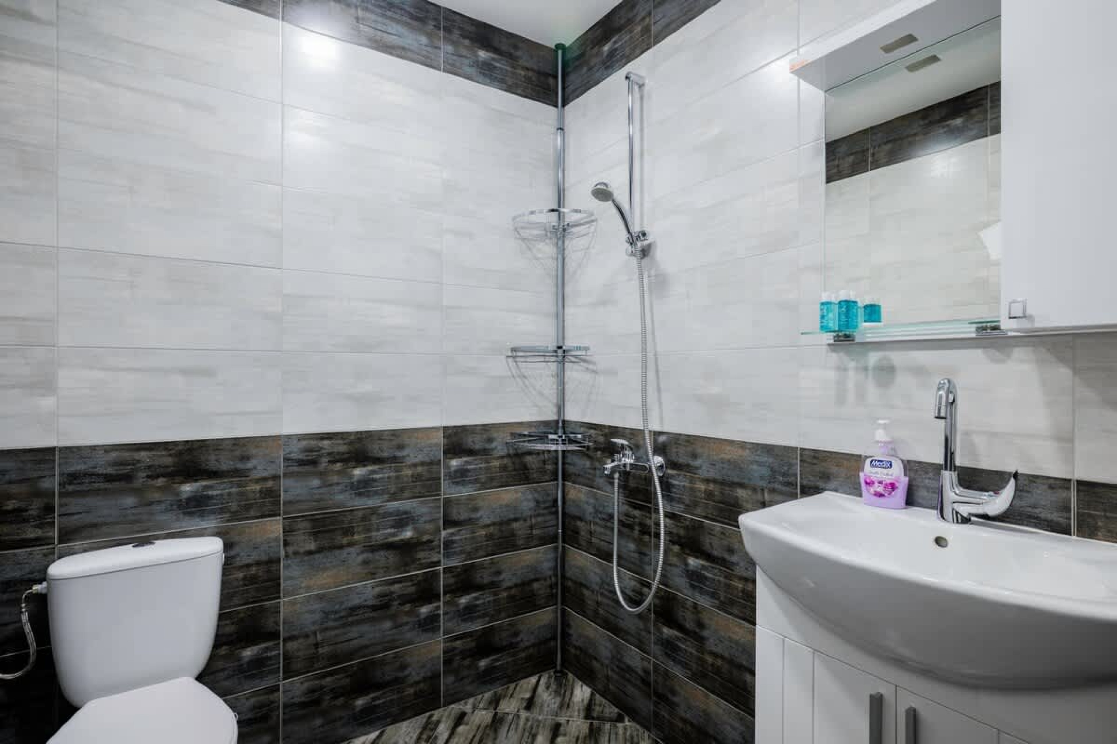 Scoutaround White Logo