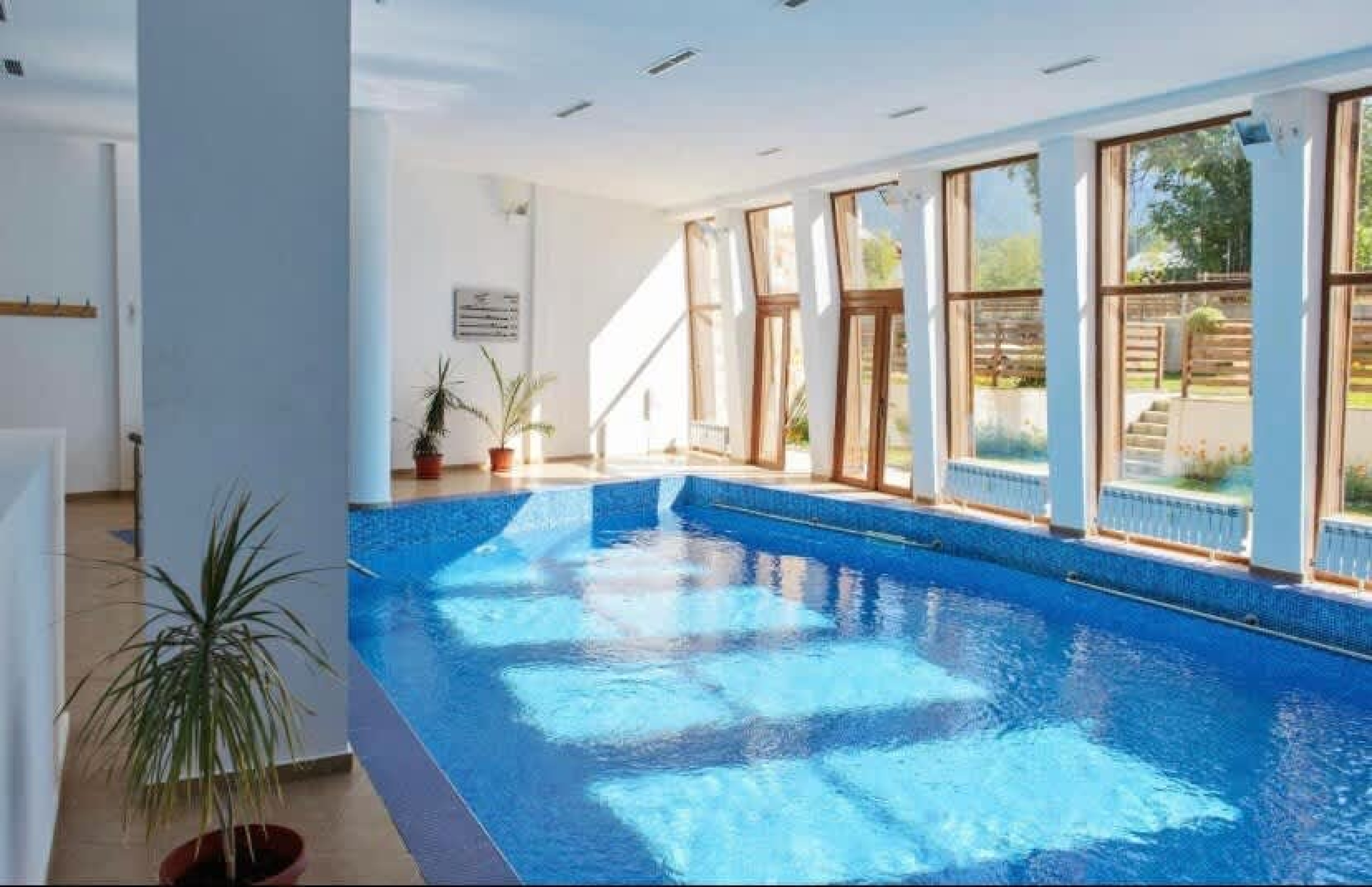 Scoutaround White Logo