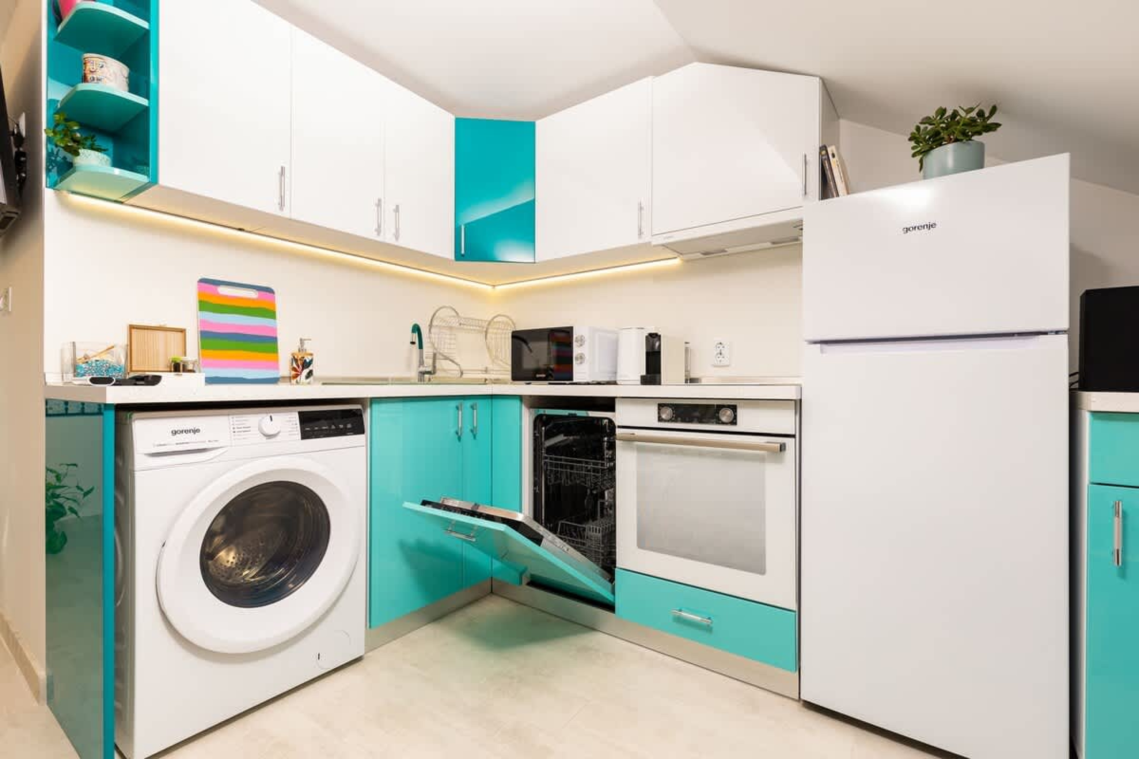 Scoutaround White Logo