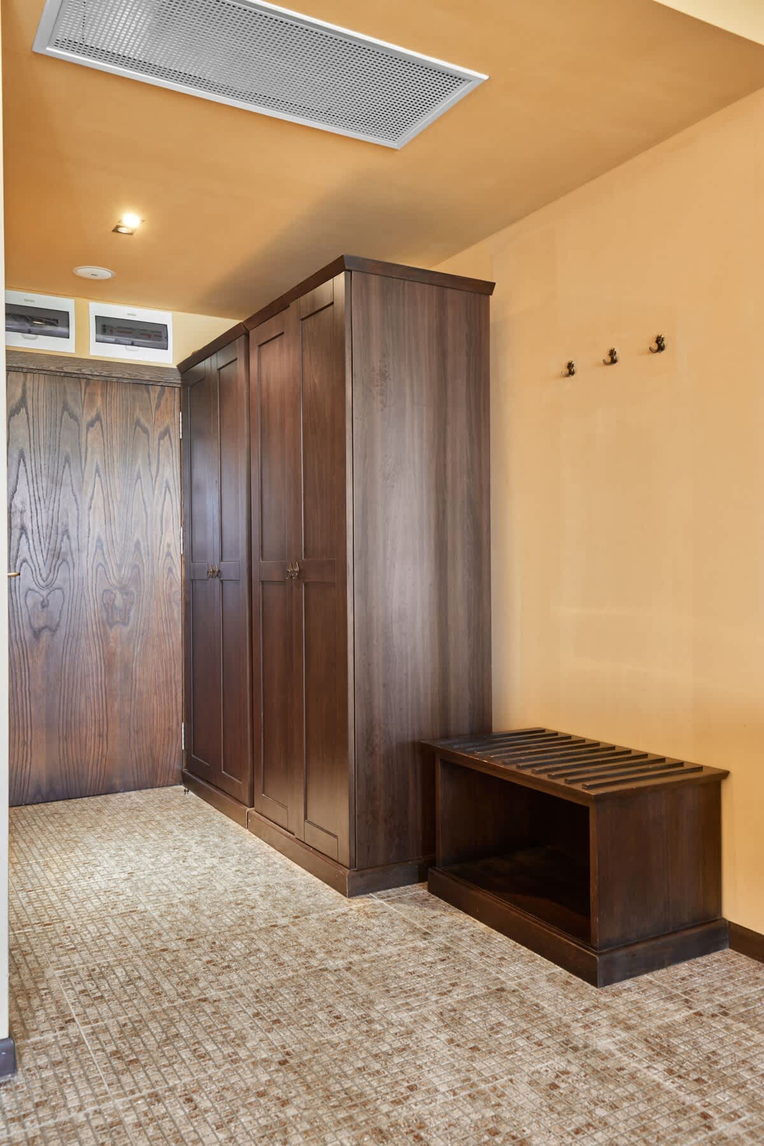 Scoutaround White Logo