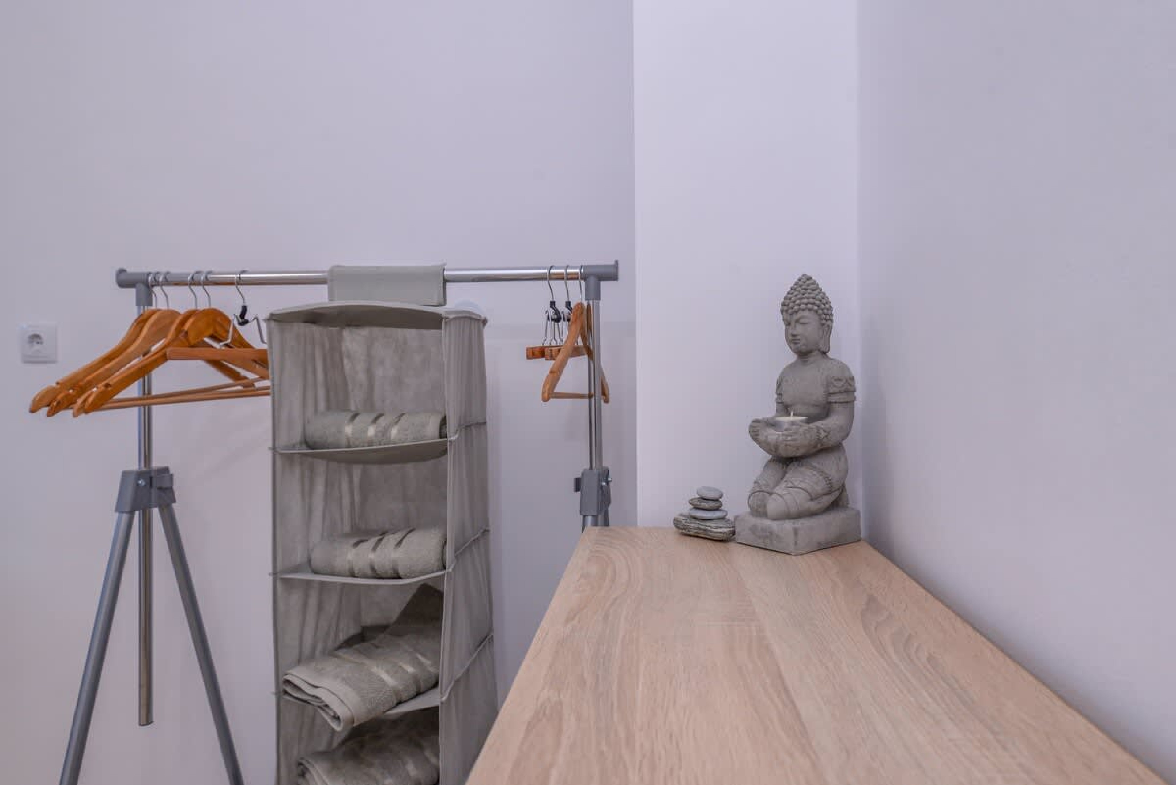 Scoutaround White Logo