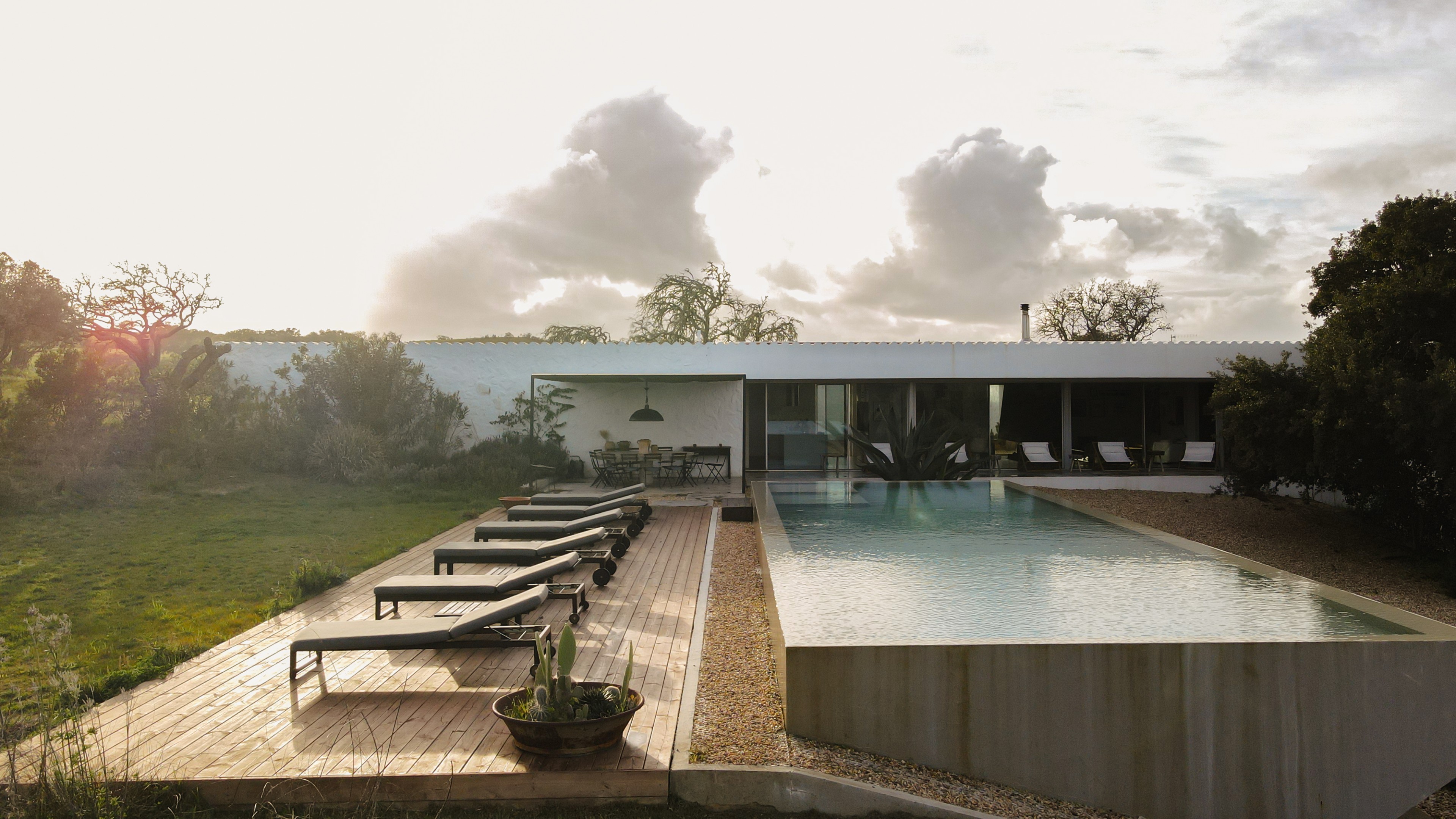 Scoutaround White Logo