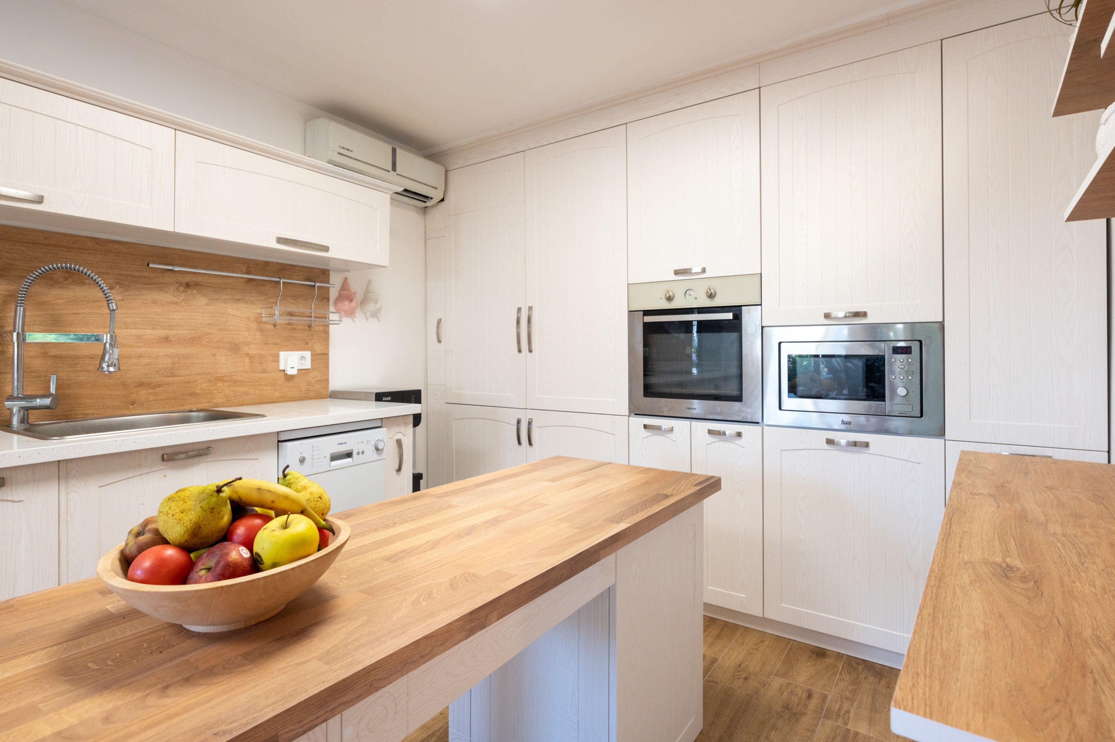 Scoutaround White Logo