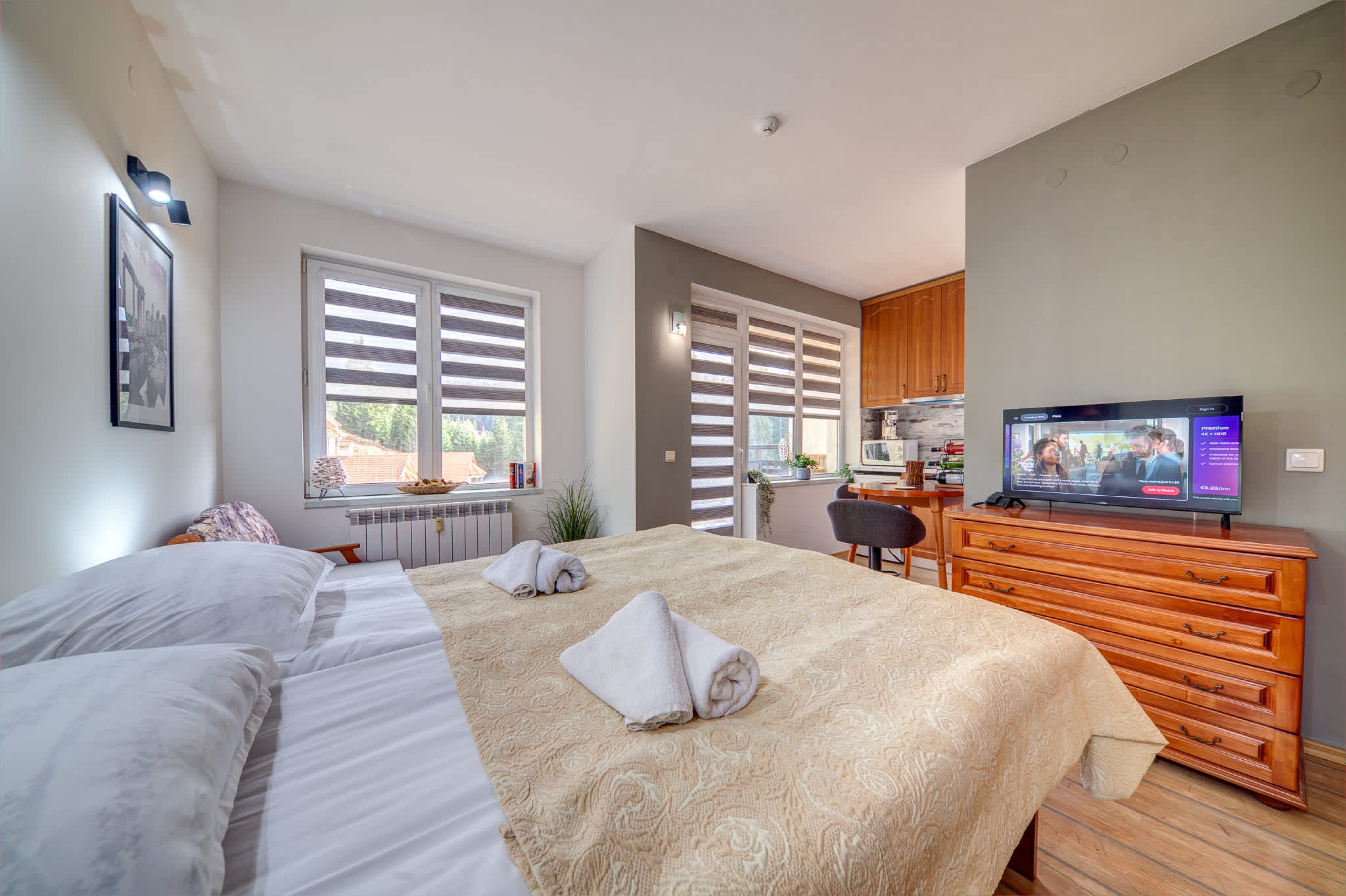 Scoutaround White Logo