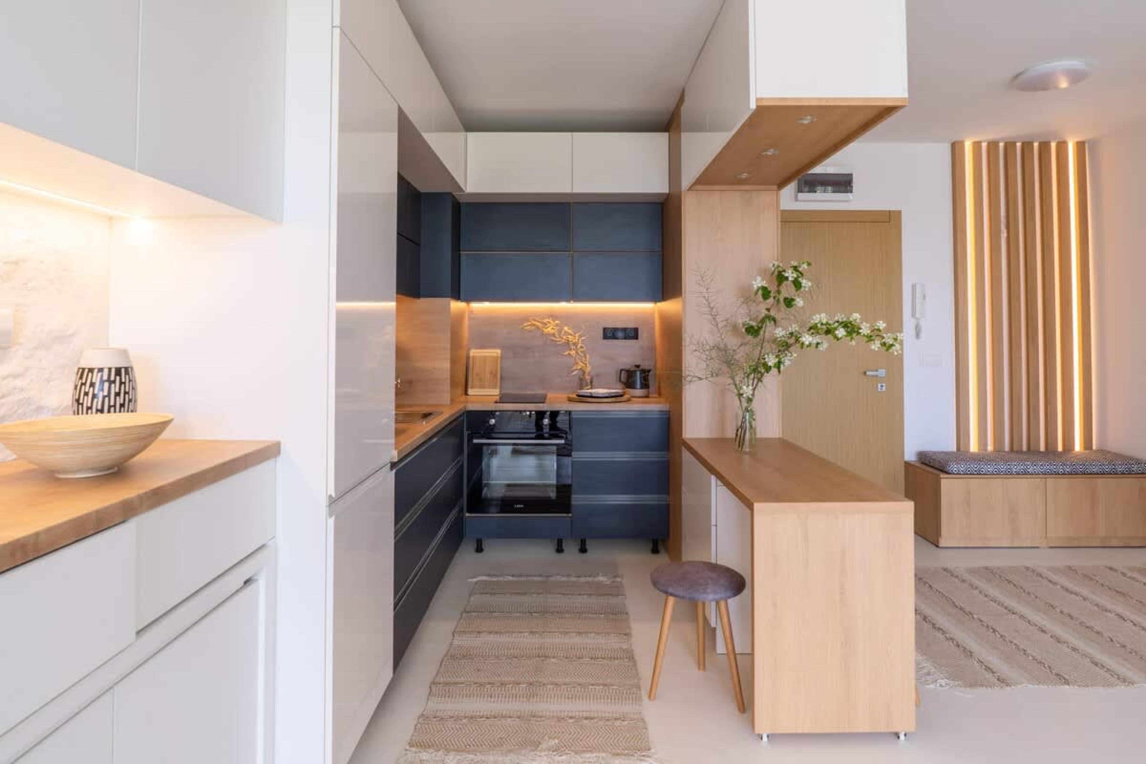 Scoutaround White Logo