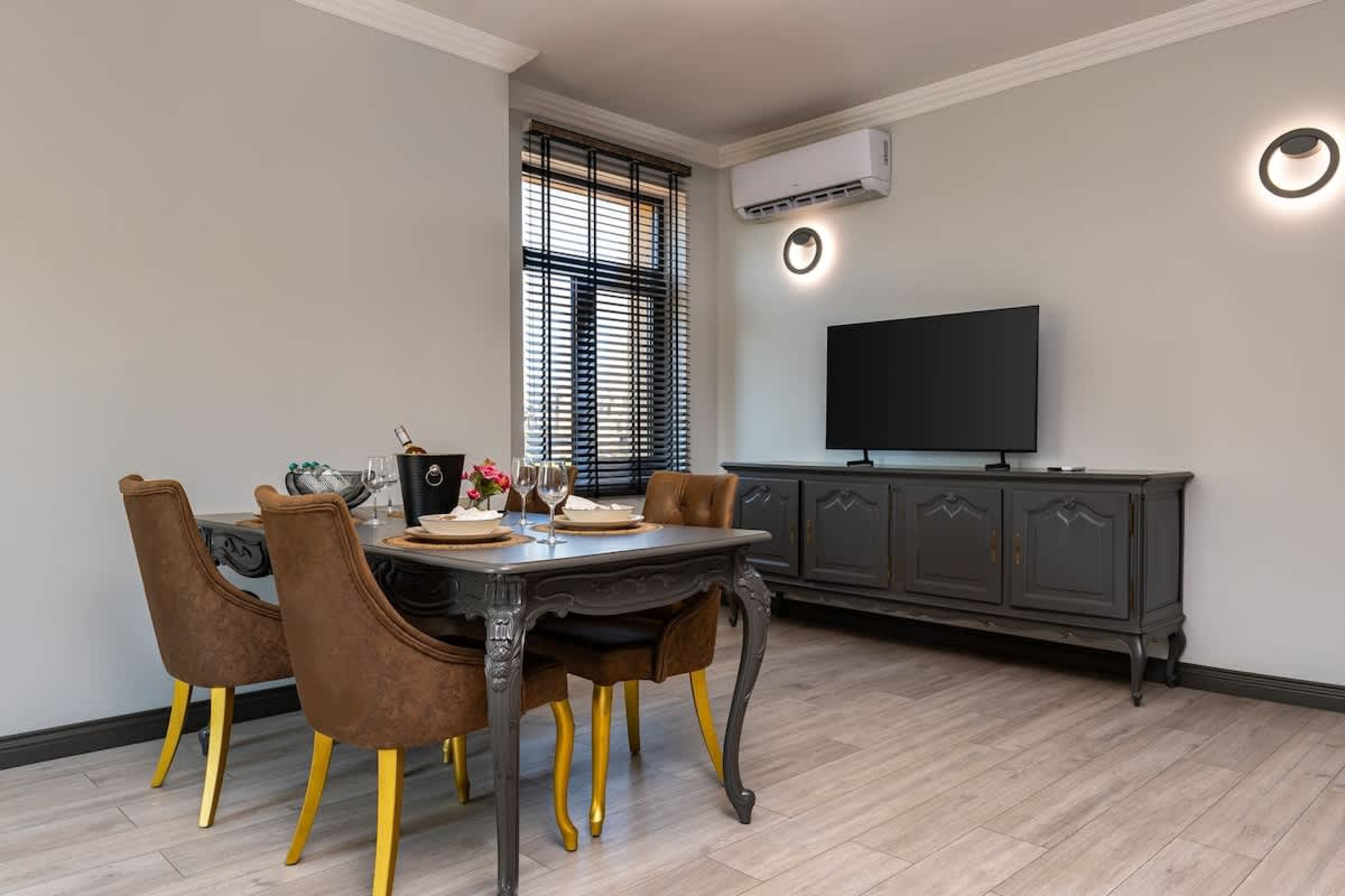 Scoutaround White Logo