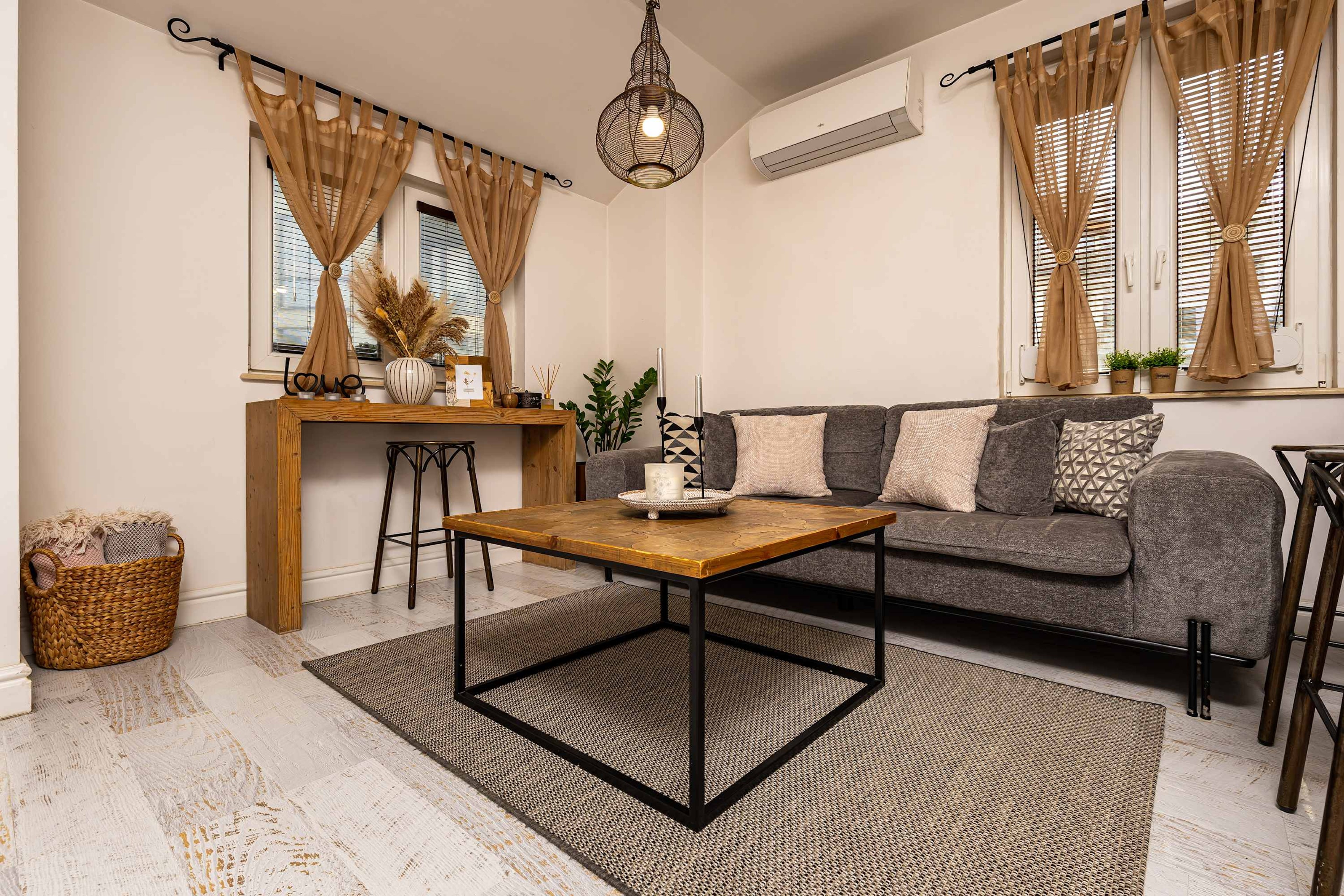 Scoutaround White Logo