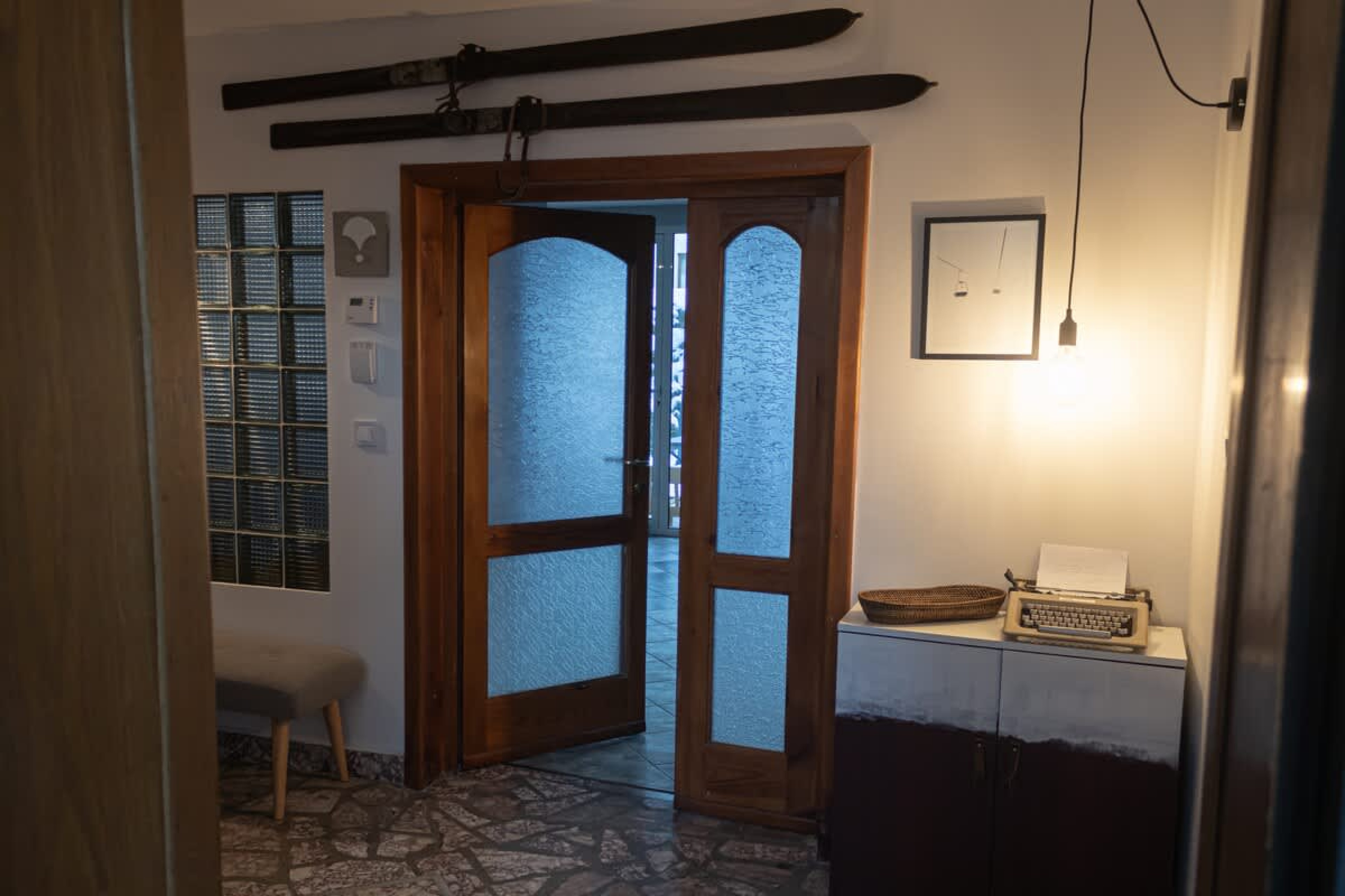 Scoutaround White Logo