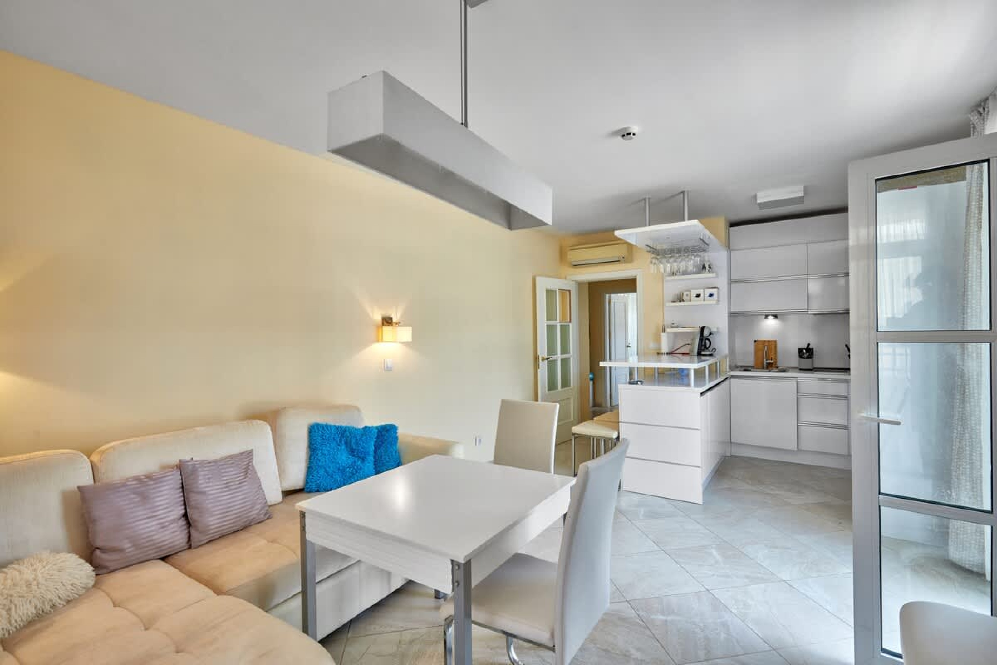 Scoutaround White Logo