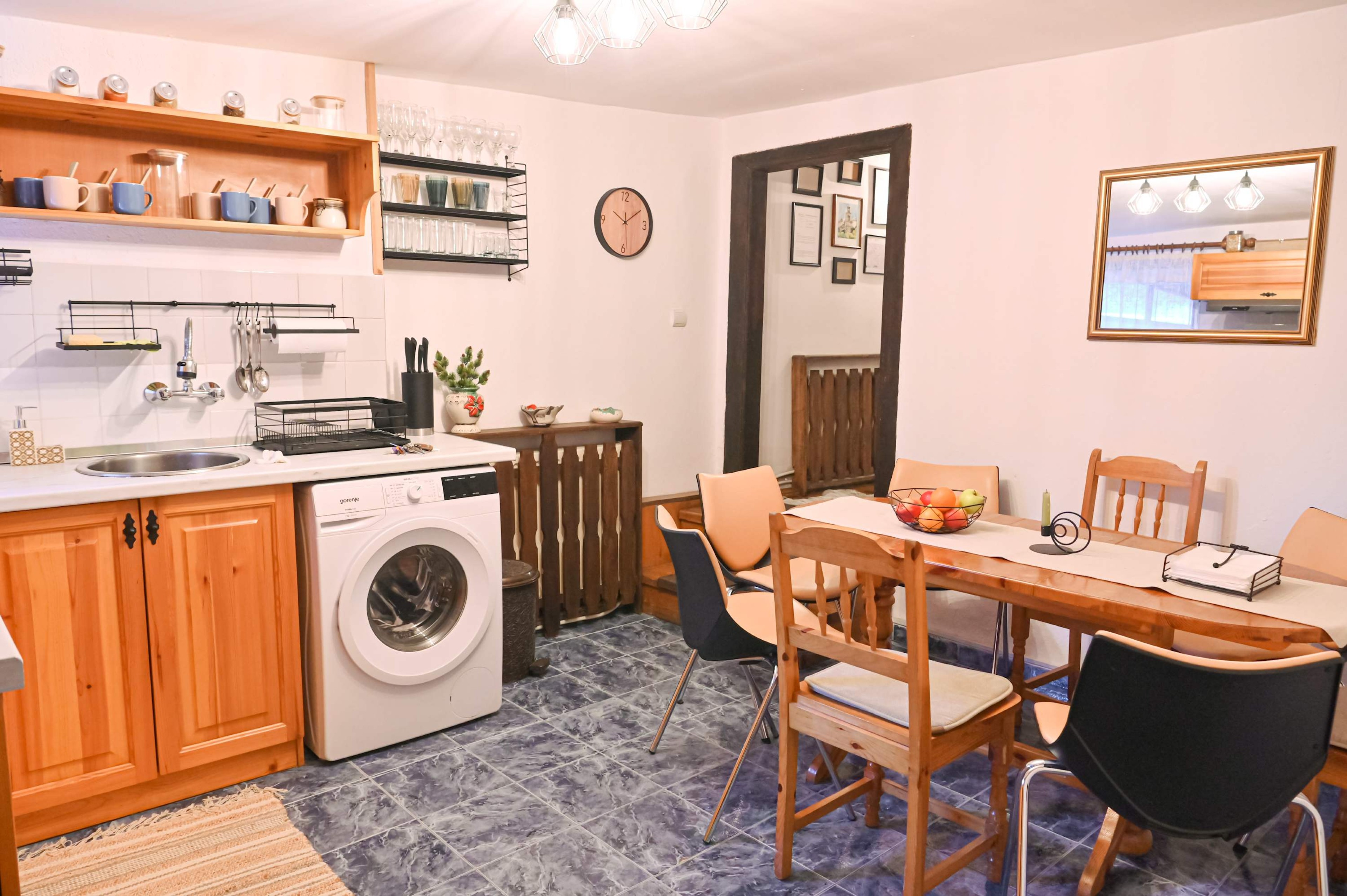 Scoutaround White Logo