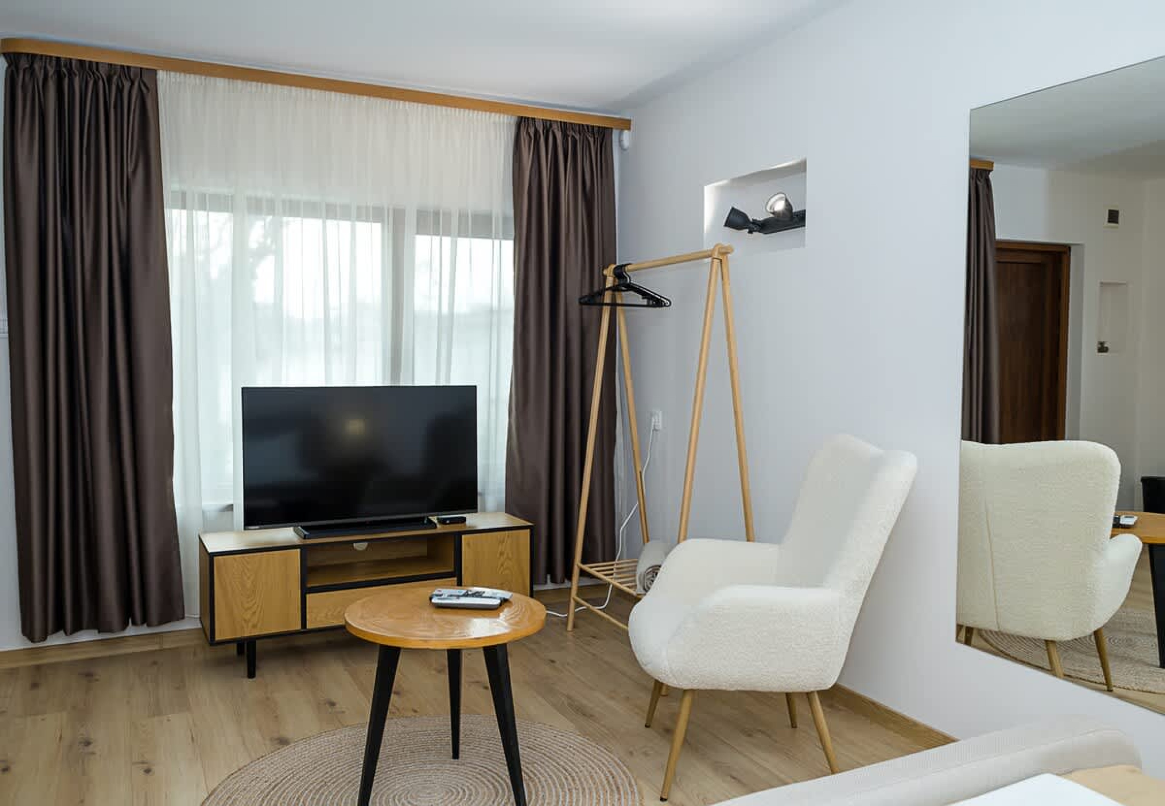 Scoutaround White Logo