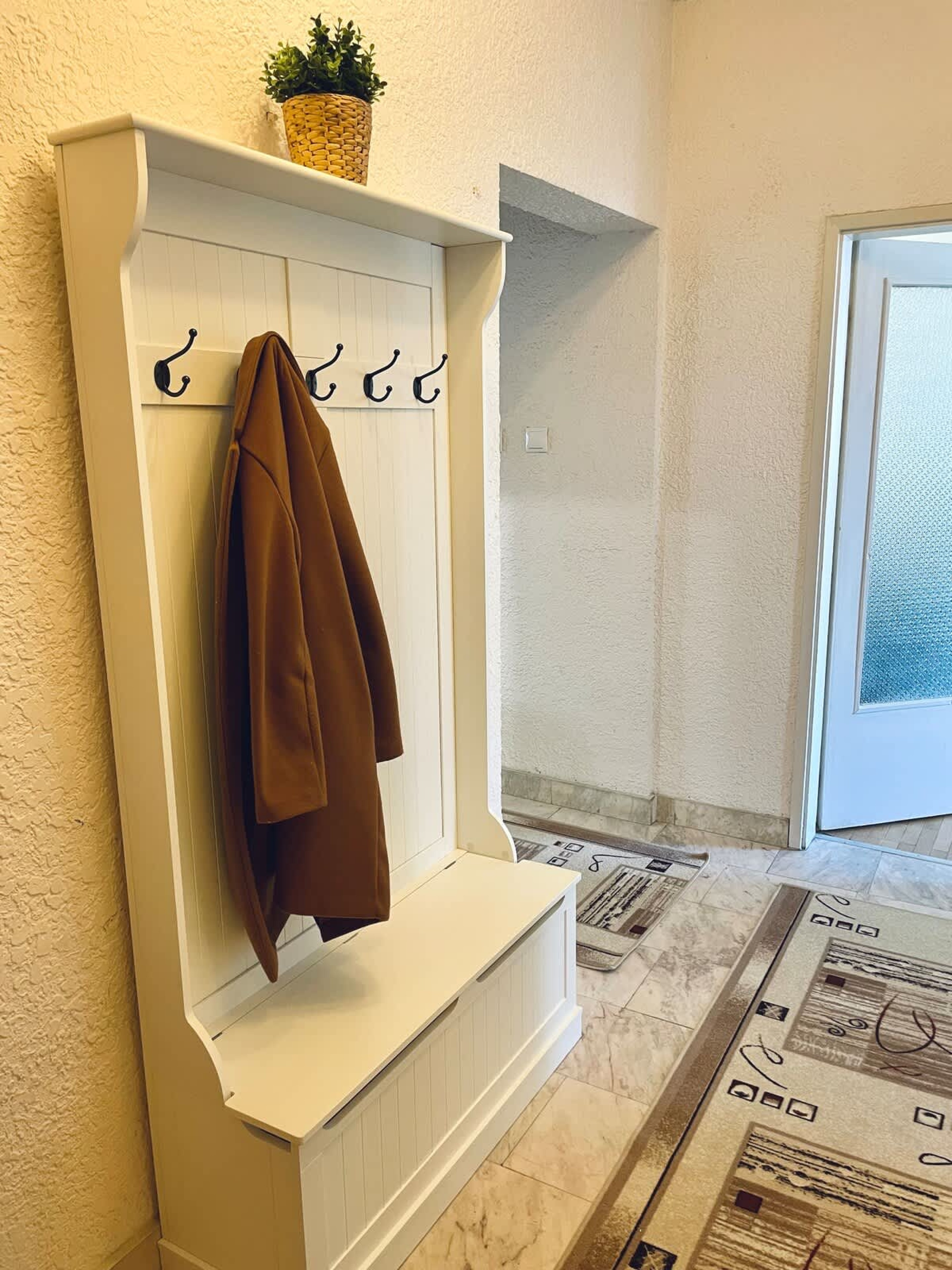 Scoutaround White Logo