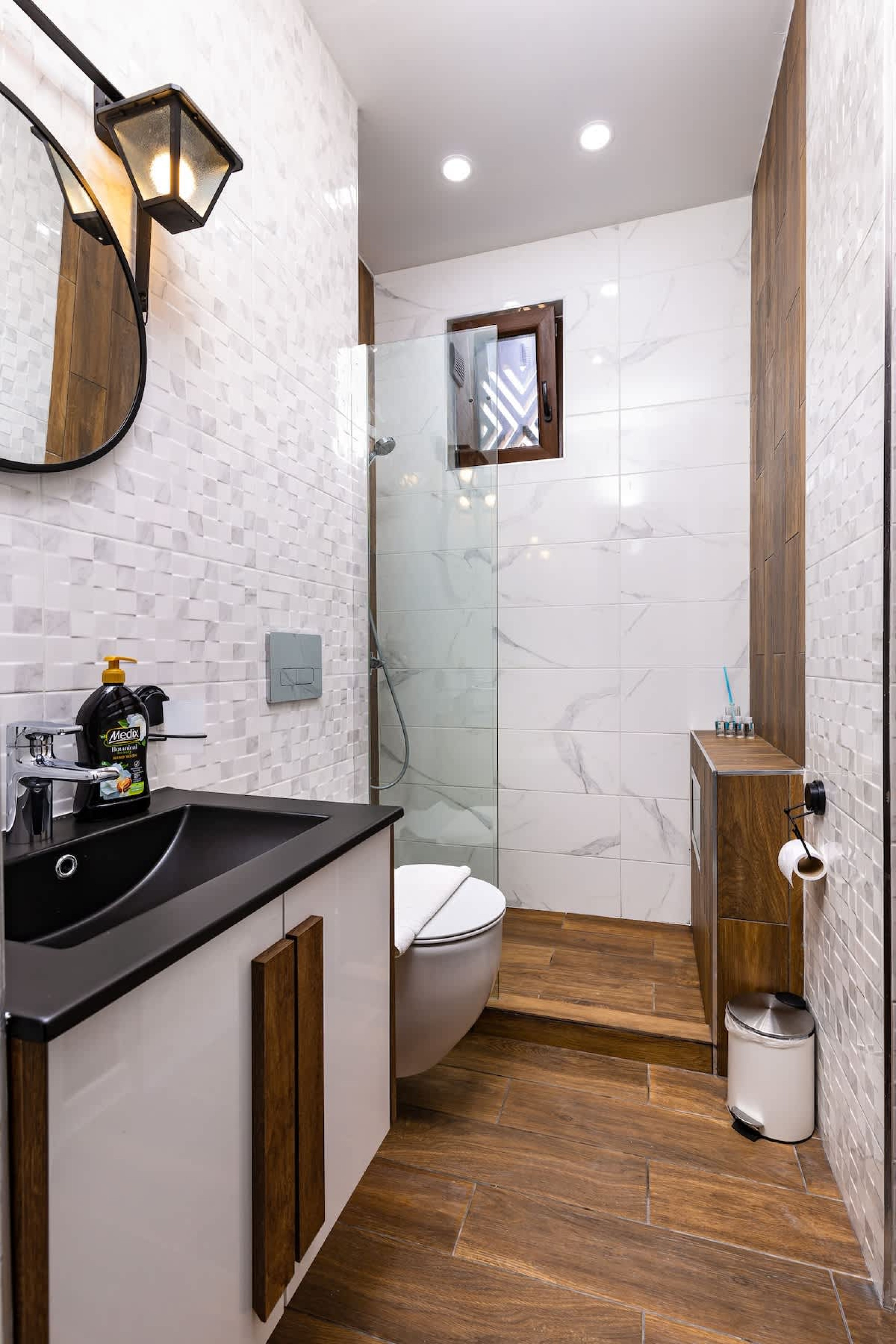 Scoutaround White Logo