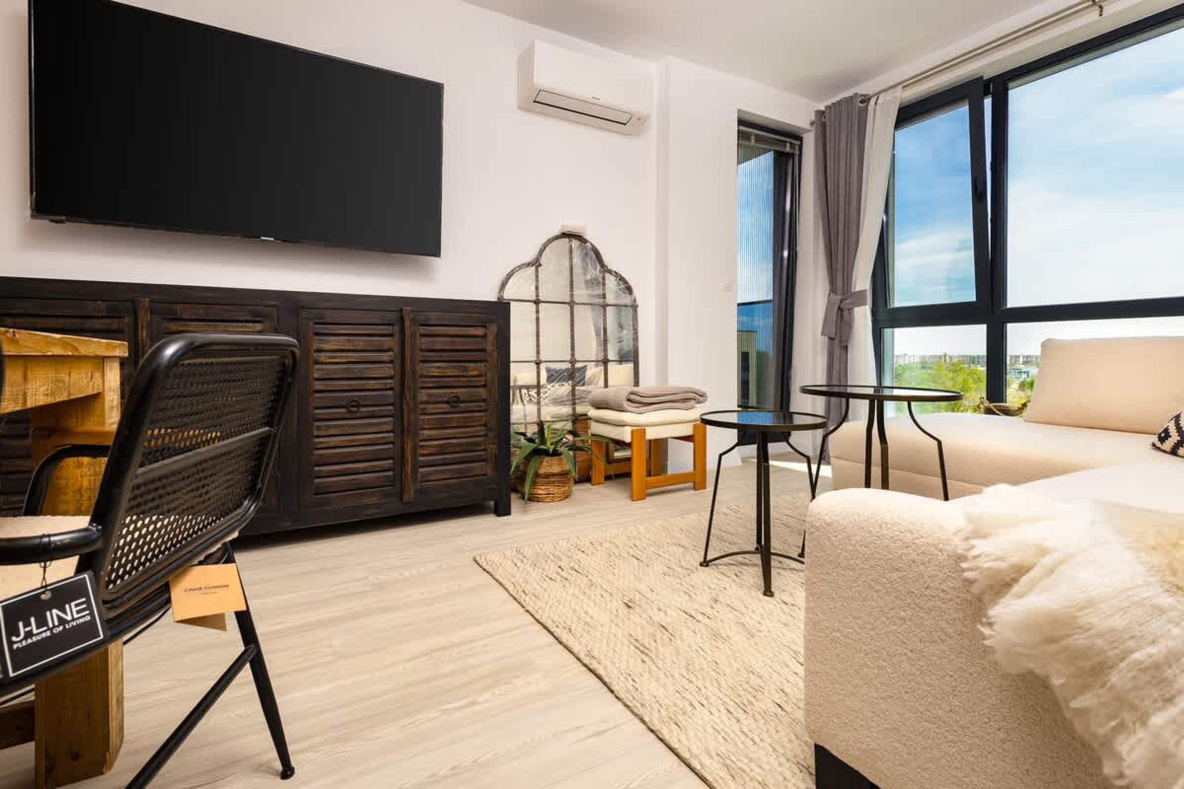 Scoutaround White Logo