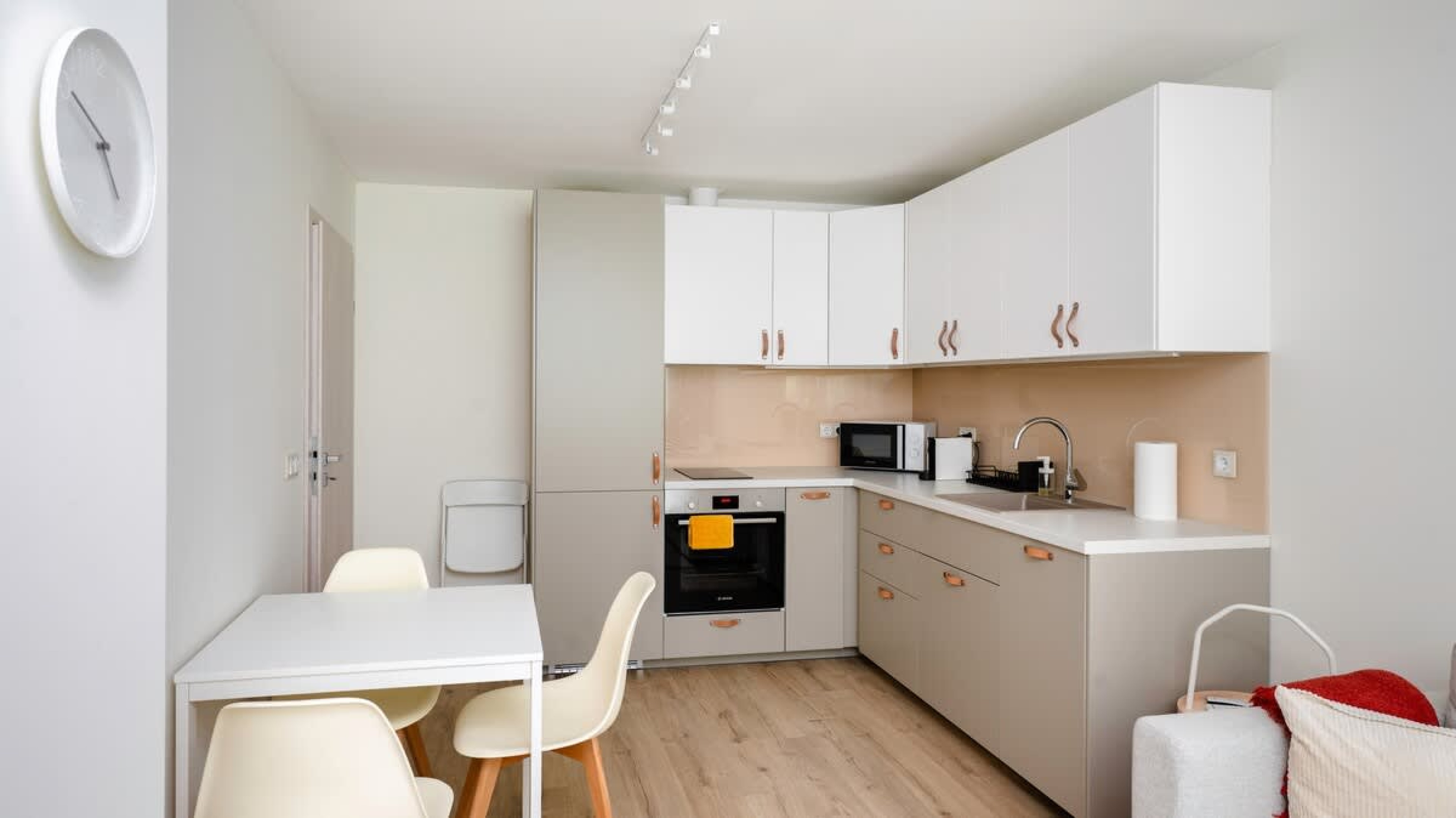 Scoutaround White Logo