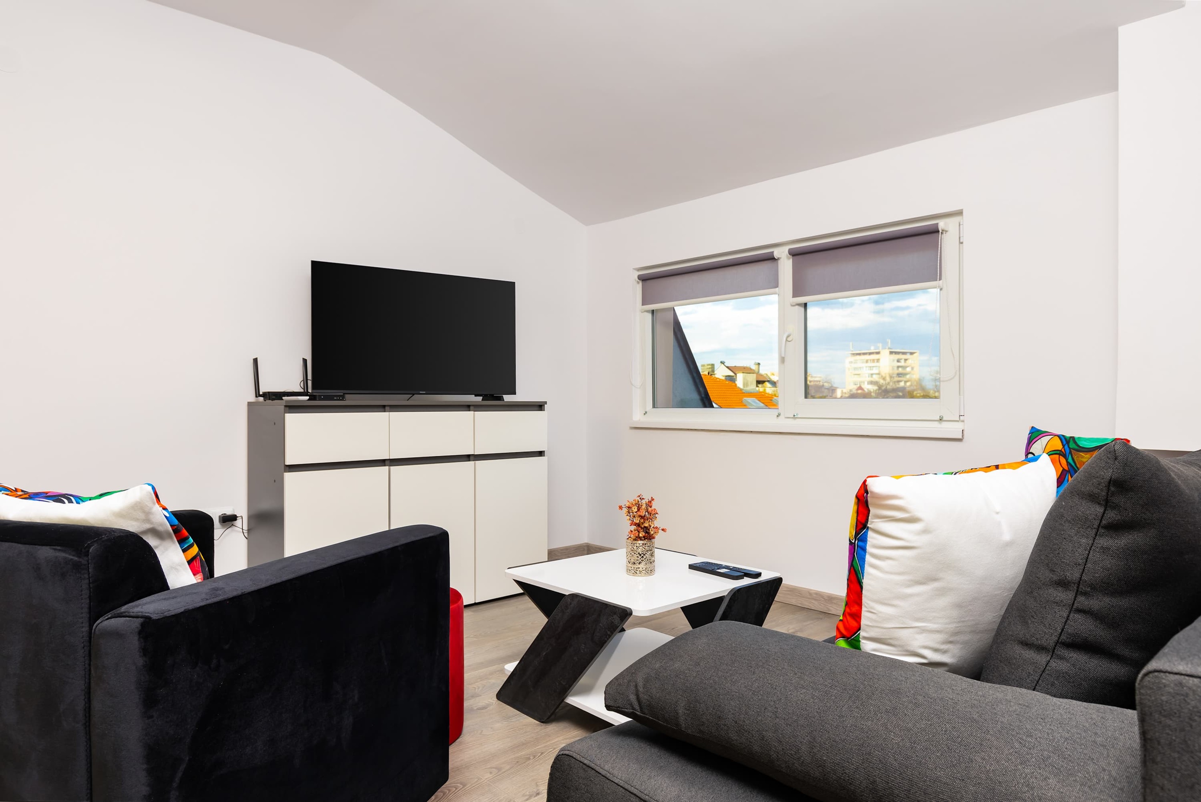 Scoutaround White Logo