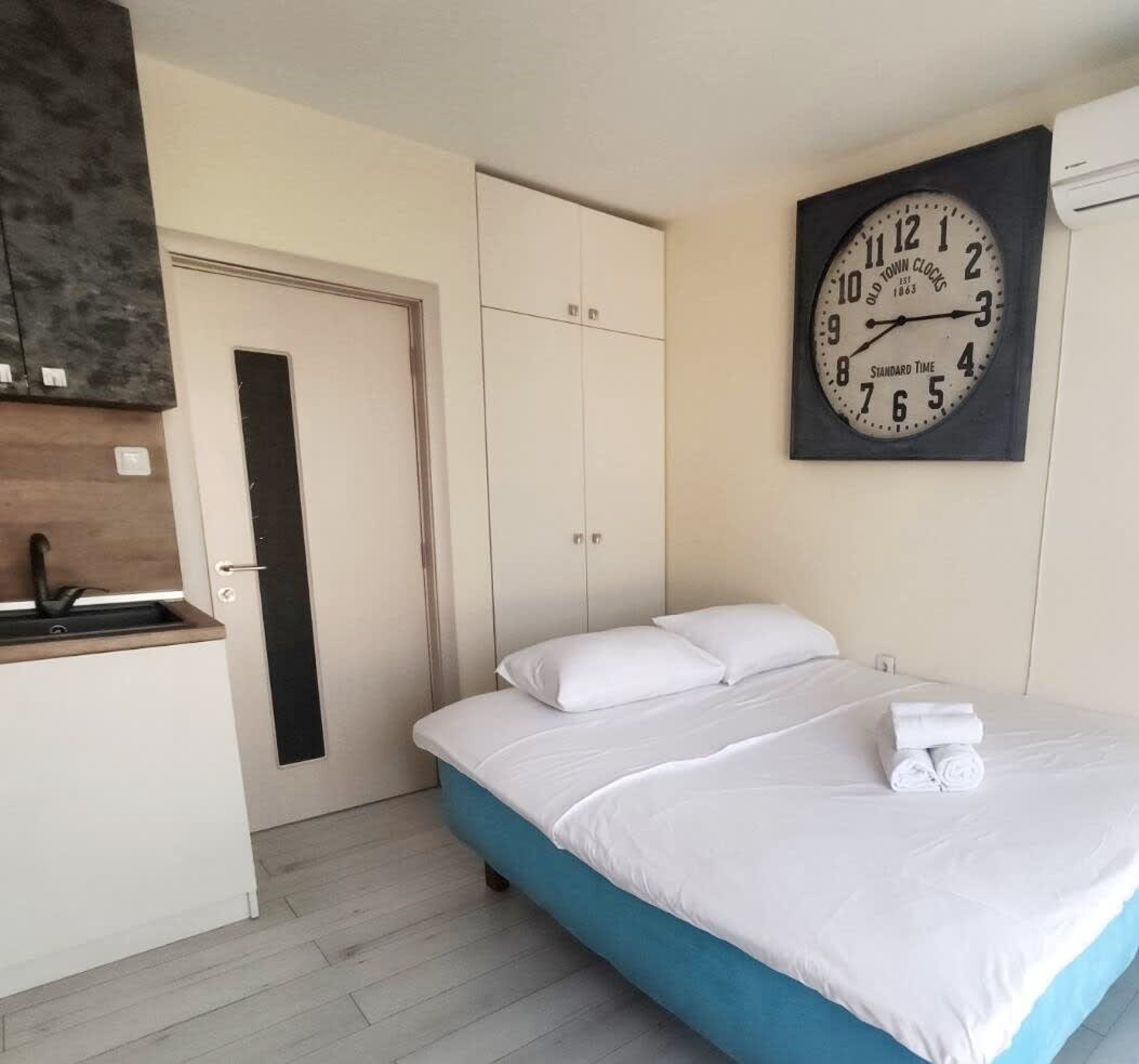 Scoutaround White Logo