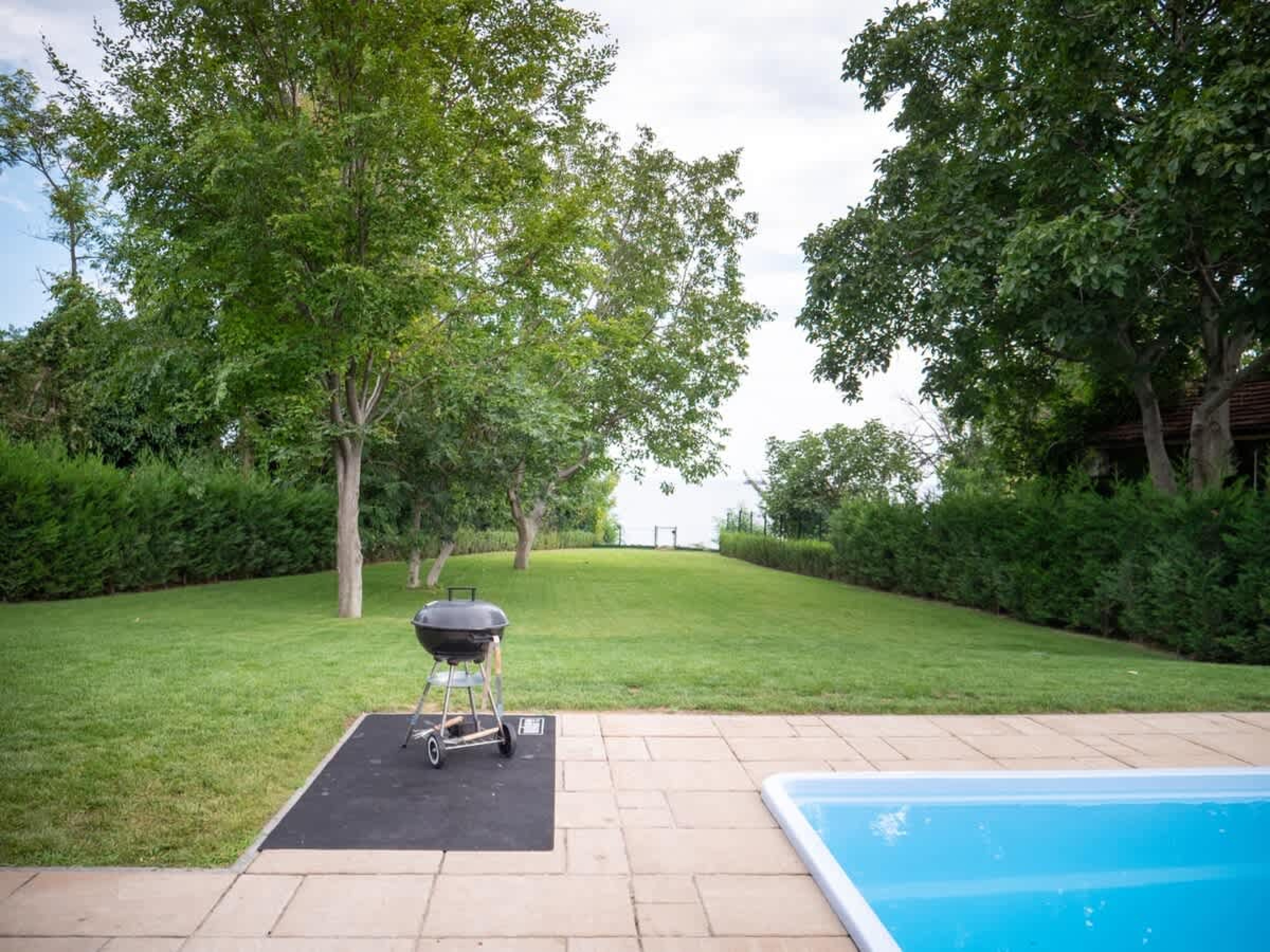 Scoutaround White Logo