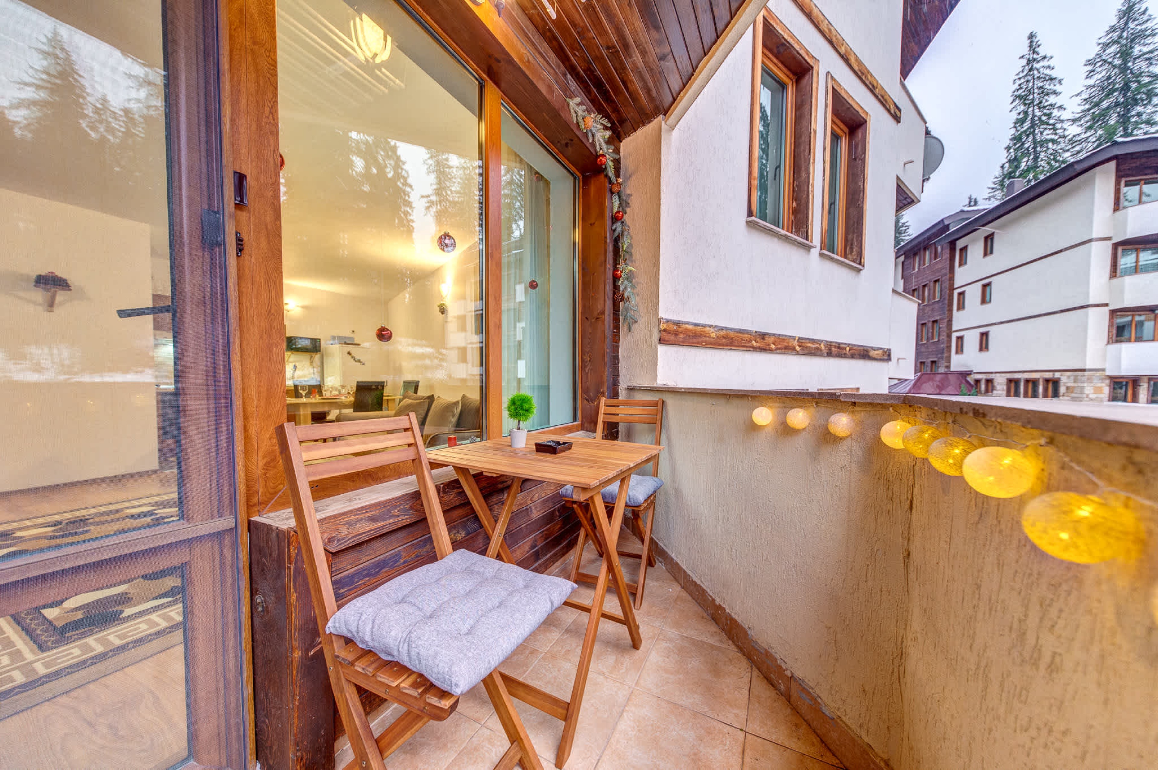 Scoutaround White Logo