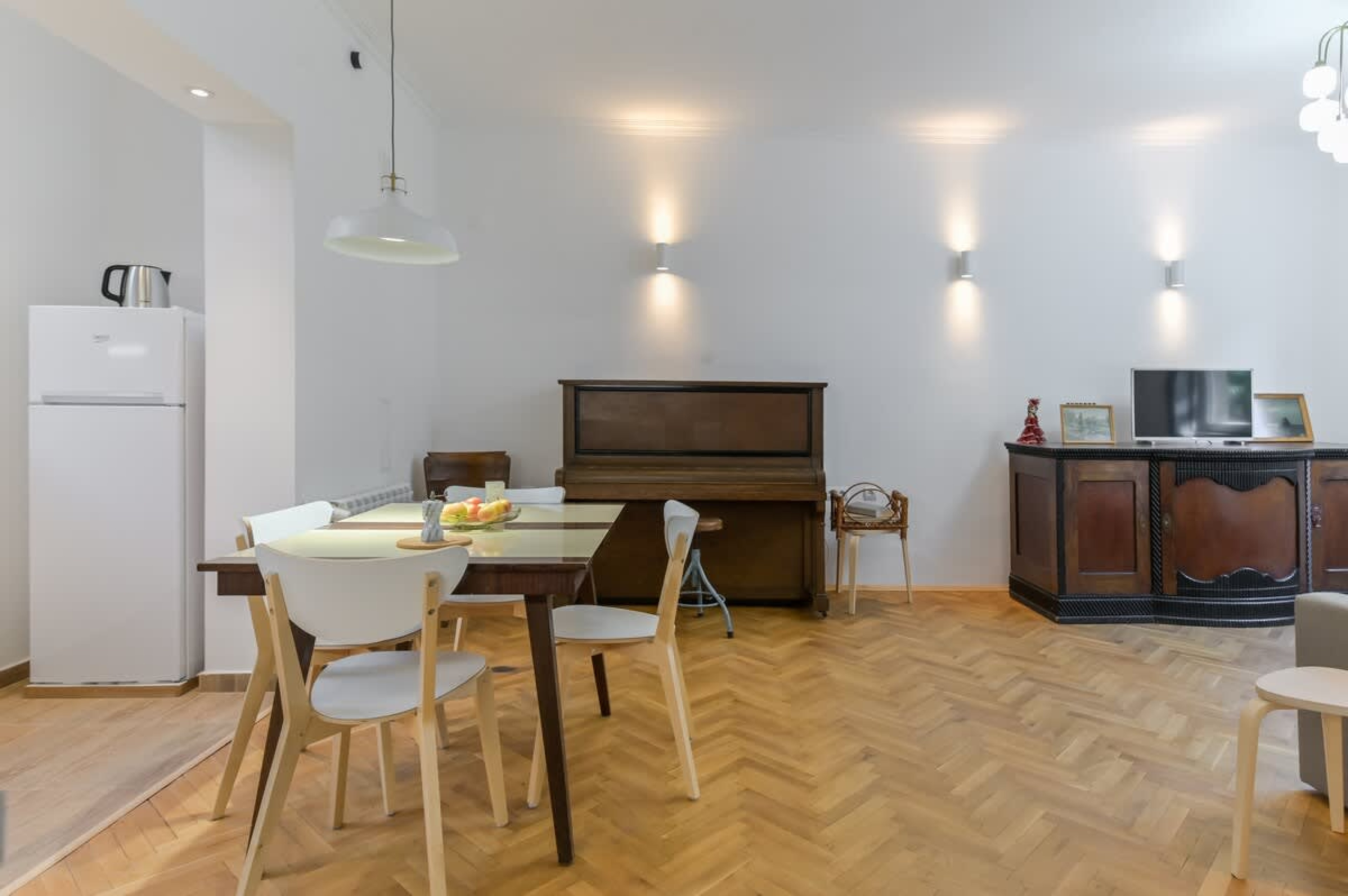 Scoutaround White Logo