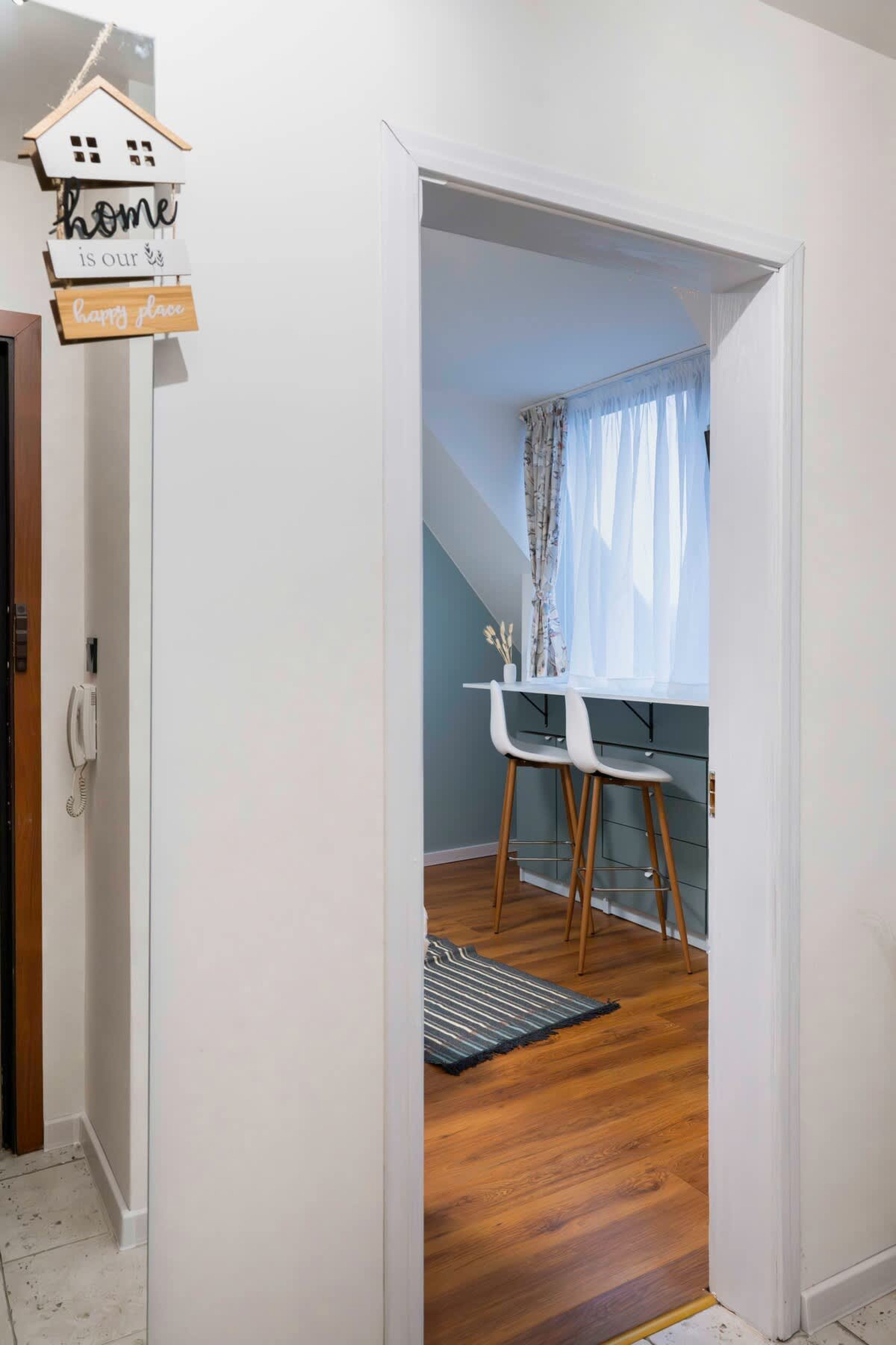 Scoutaround White Logo