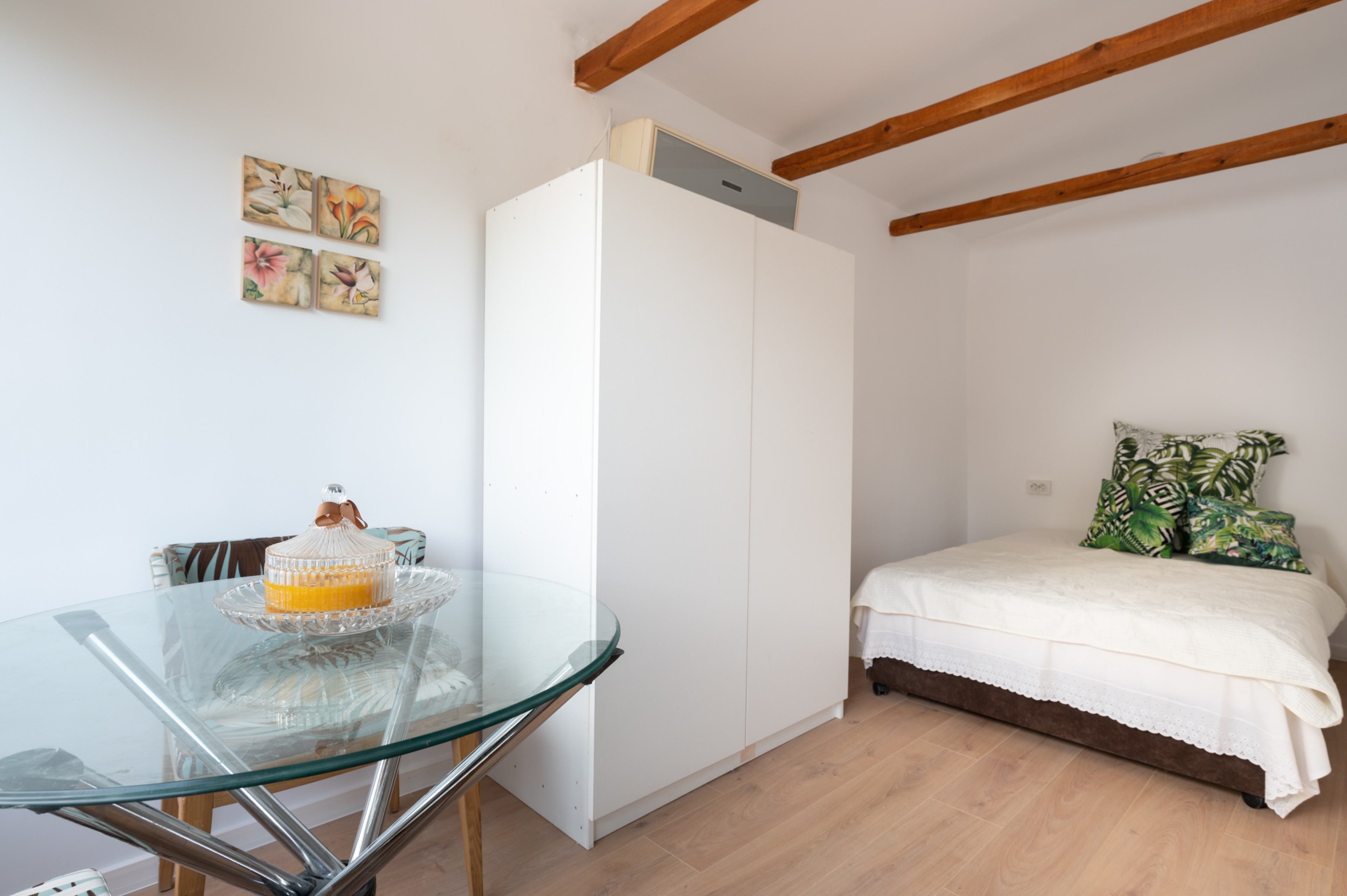 Scoutaround White Logo