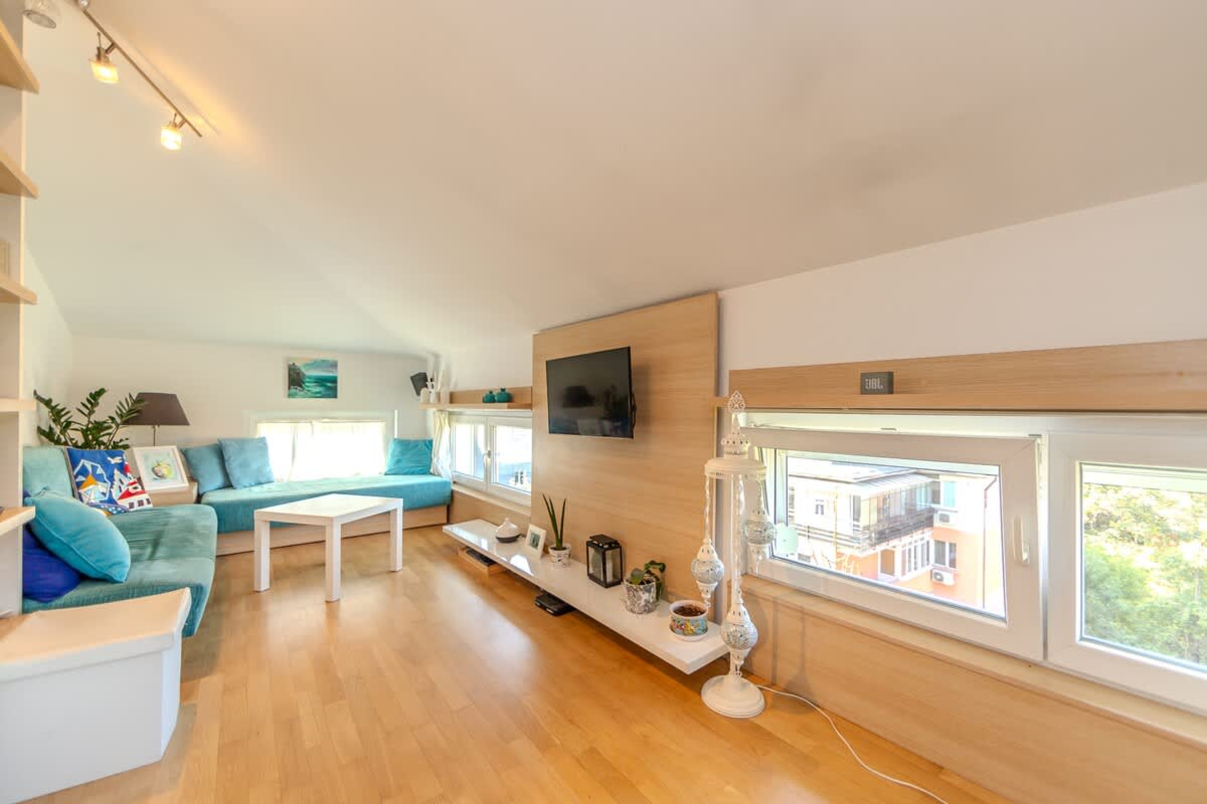 Scoutaround White Logo