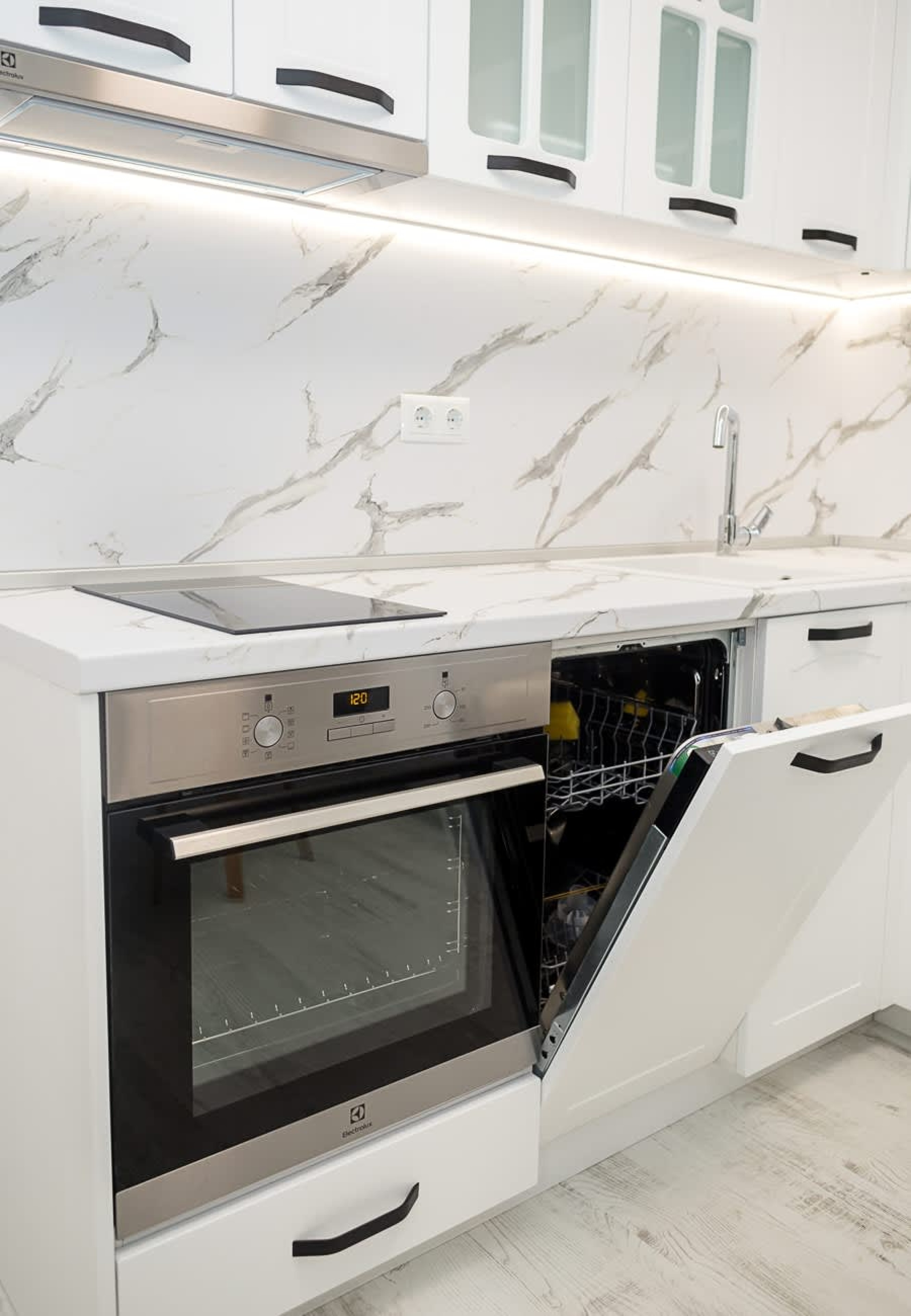 Scoutaround White Logo