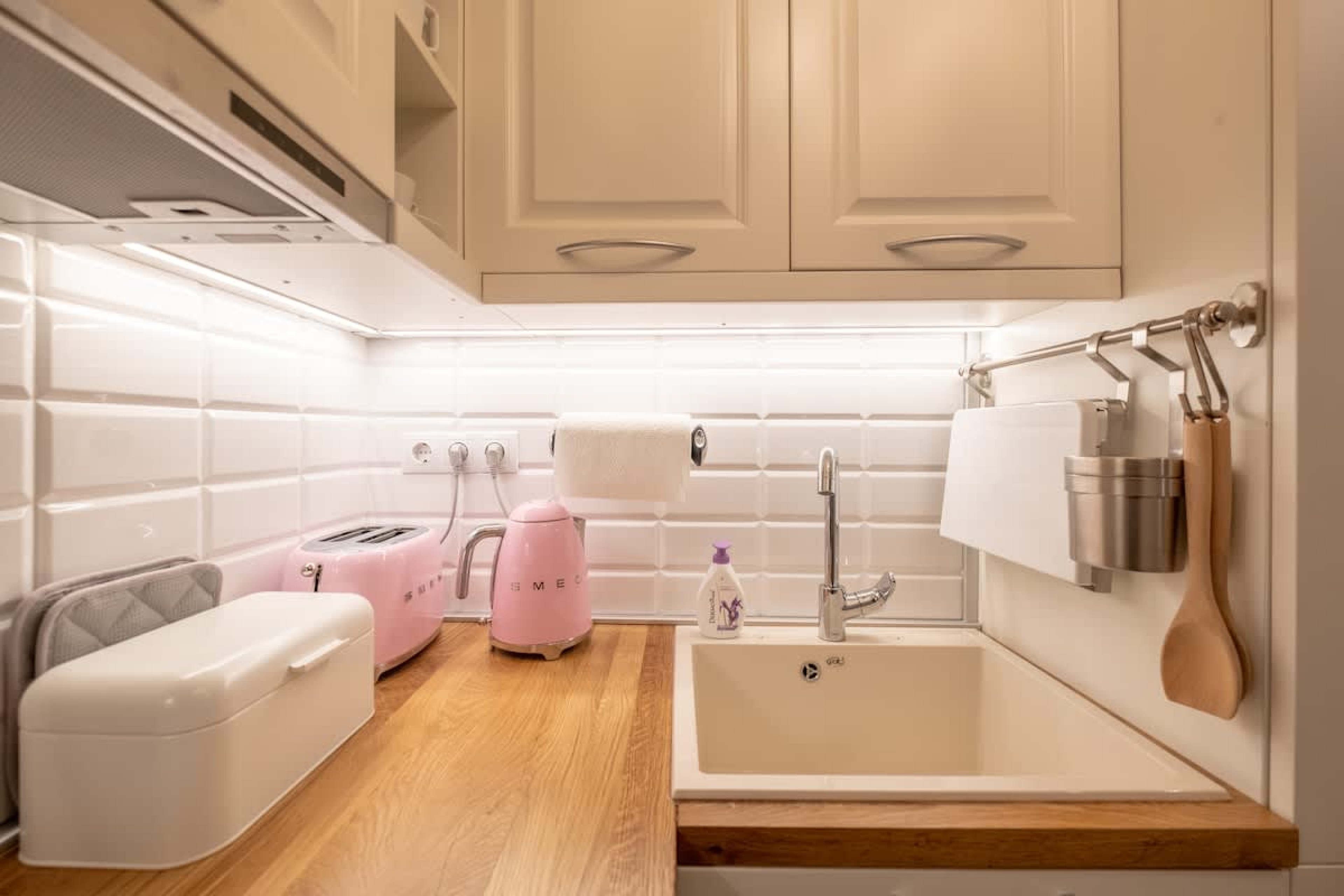 Scoutaround White Logo