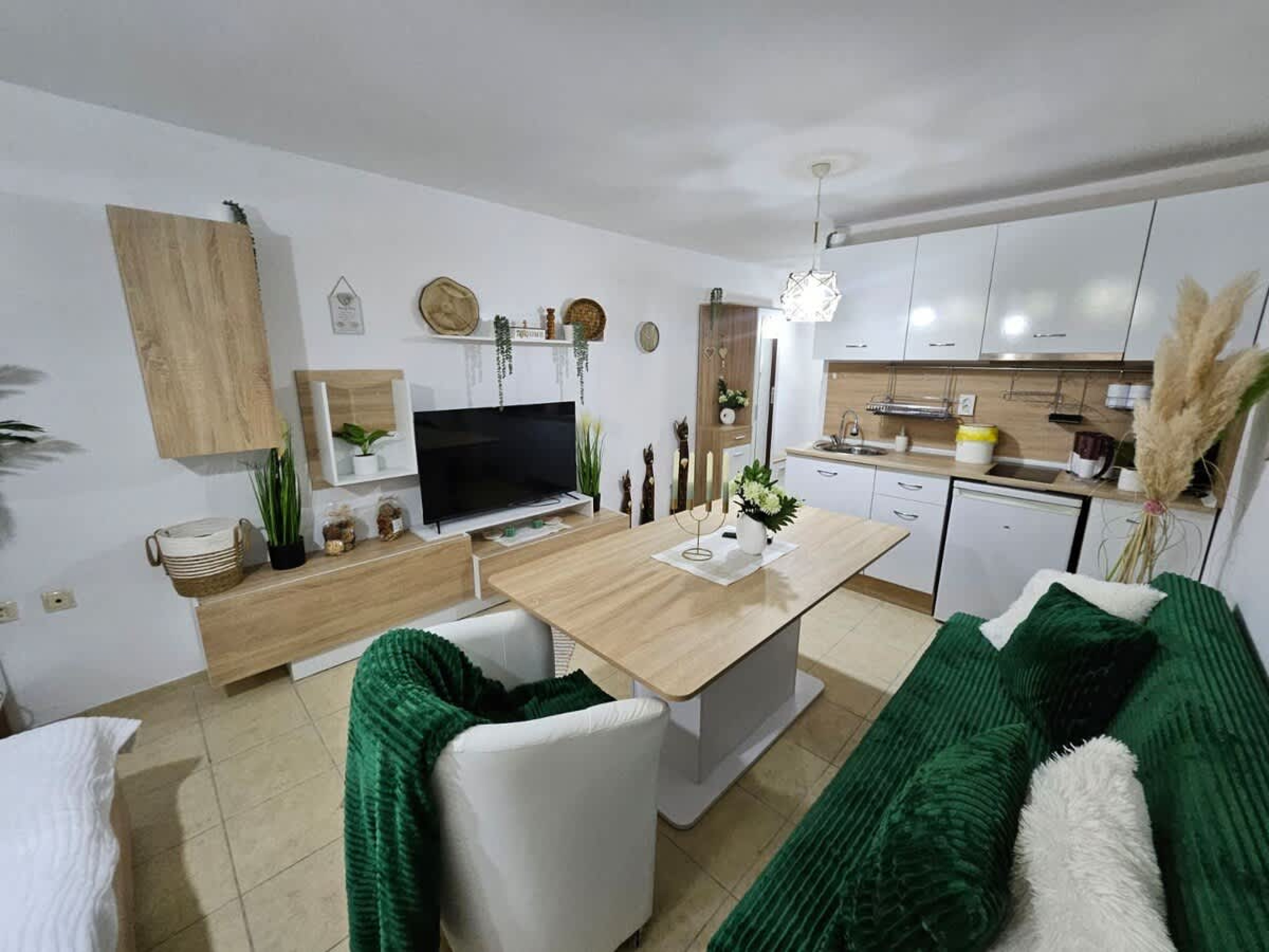 Tropical Chic for Two – Basement Studio  Escape - Photo 7