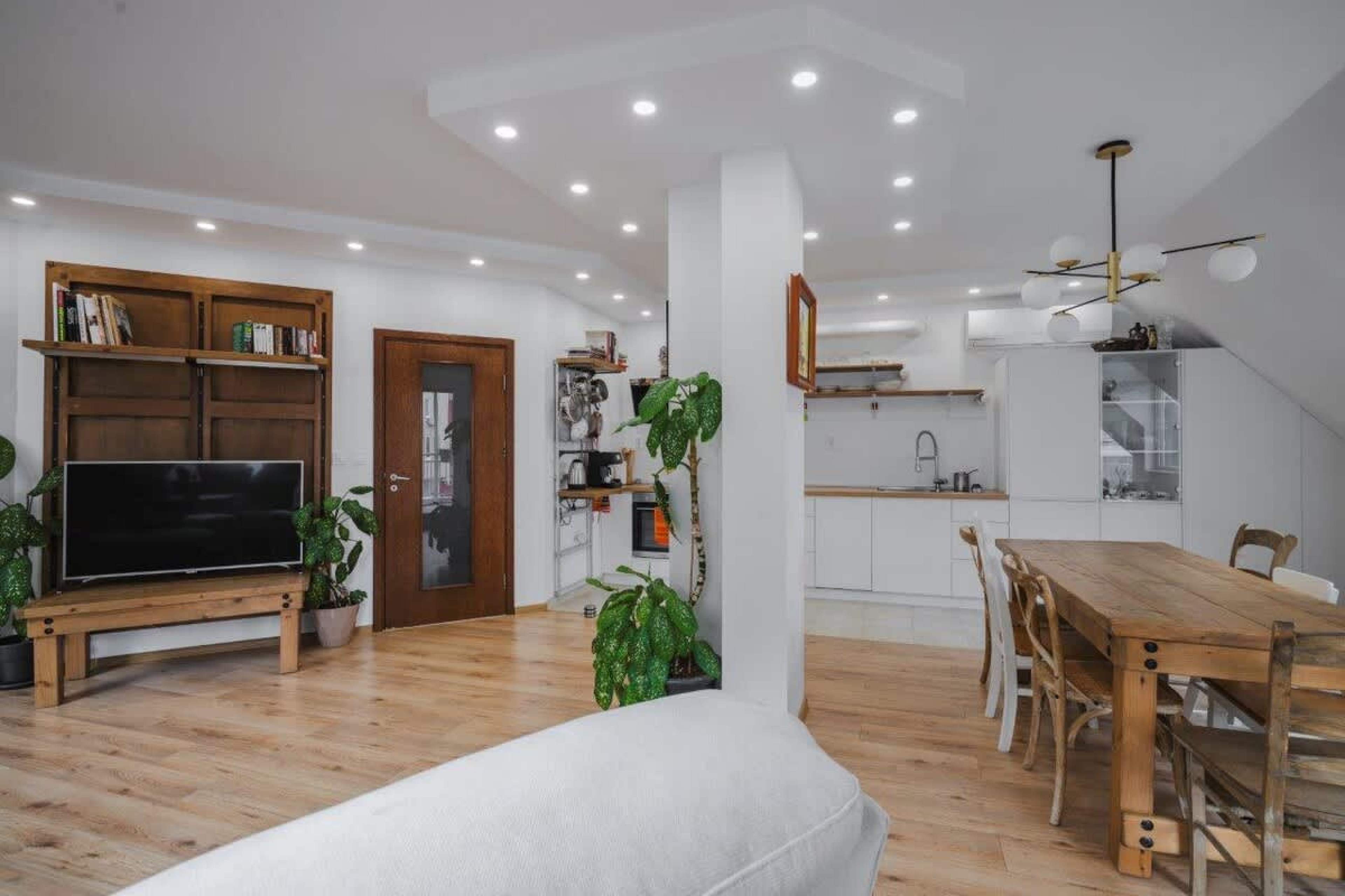 Scoutaround White Logo