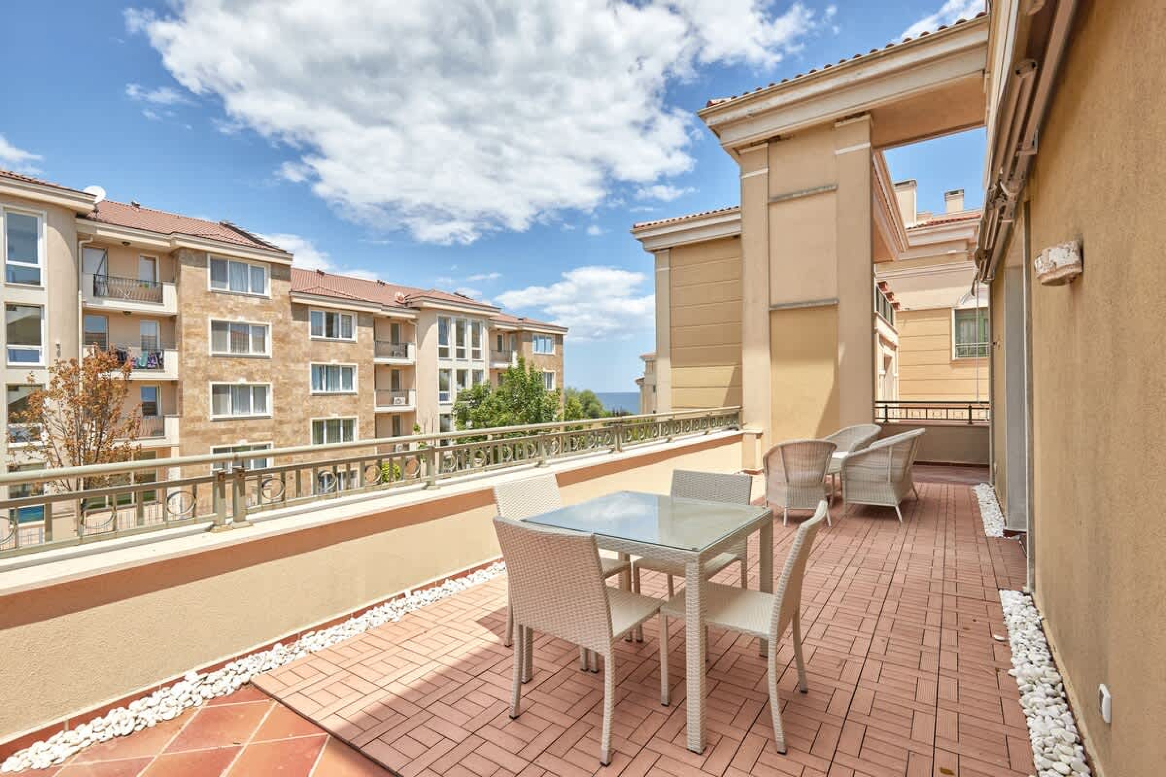 Scoutaround White Logo