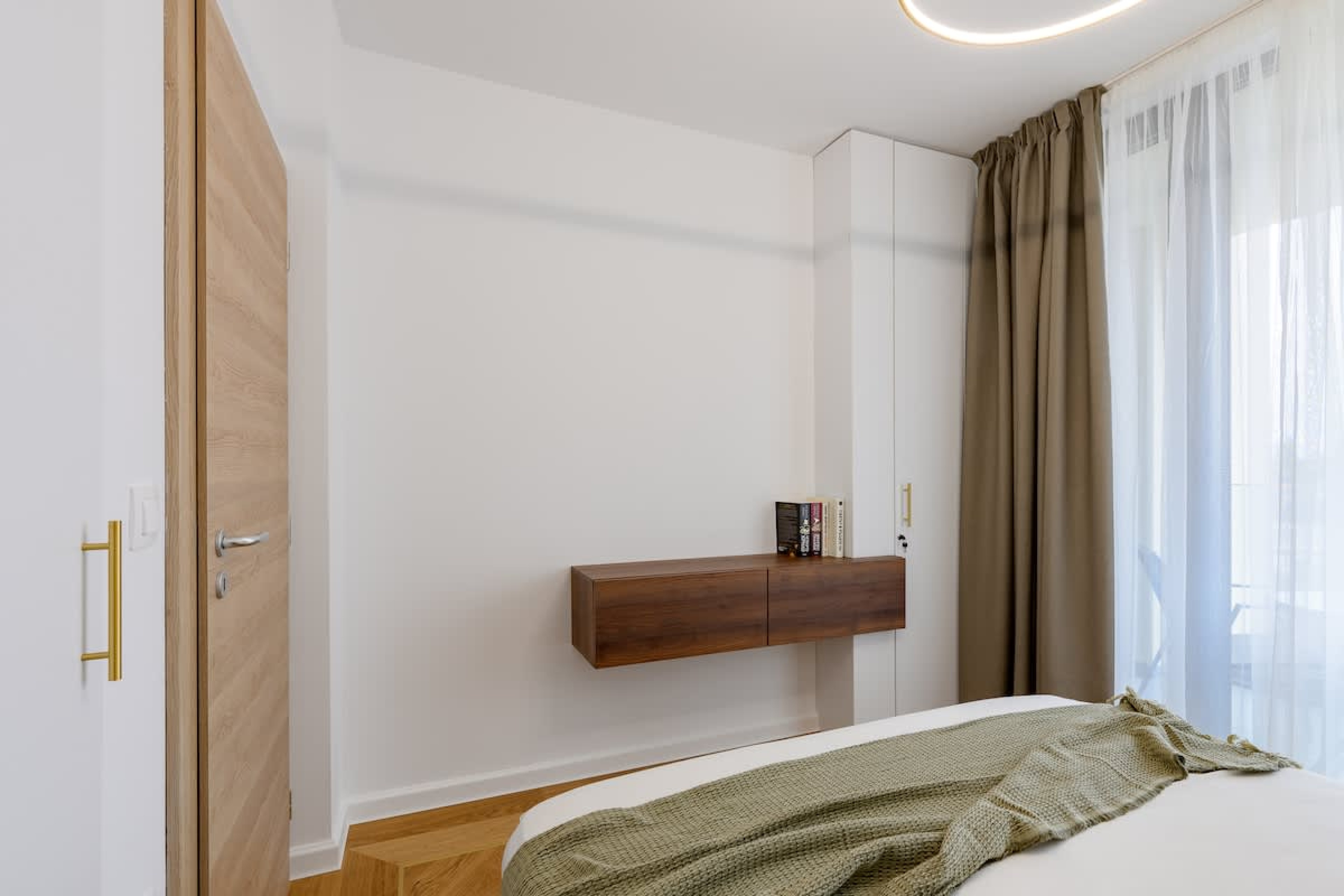 Scoutaround White Logo