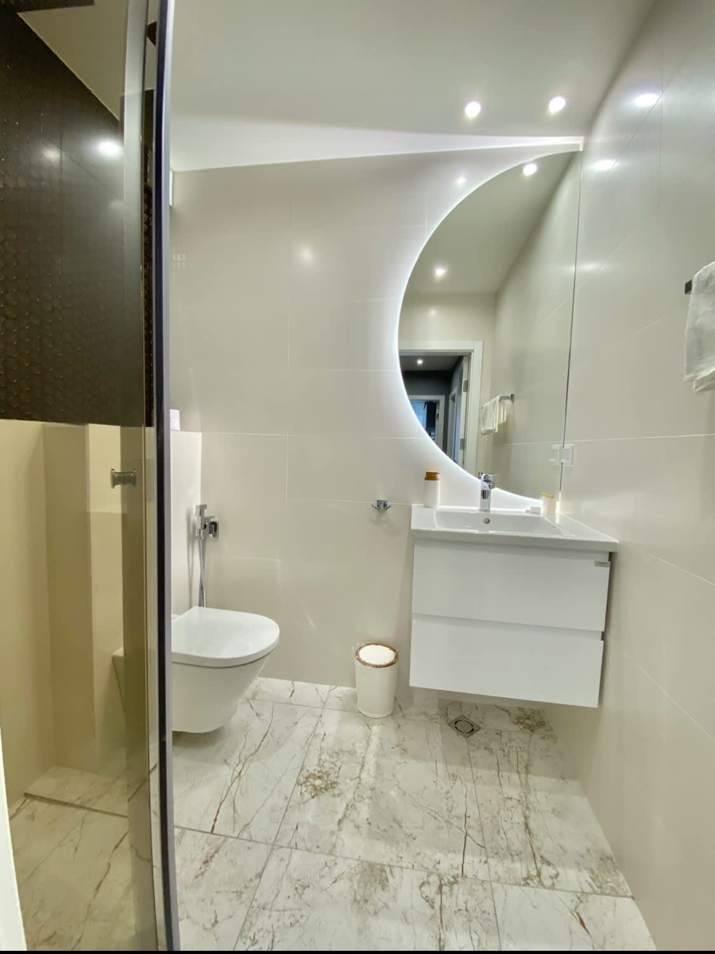 Scoutaround White Logo