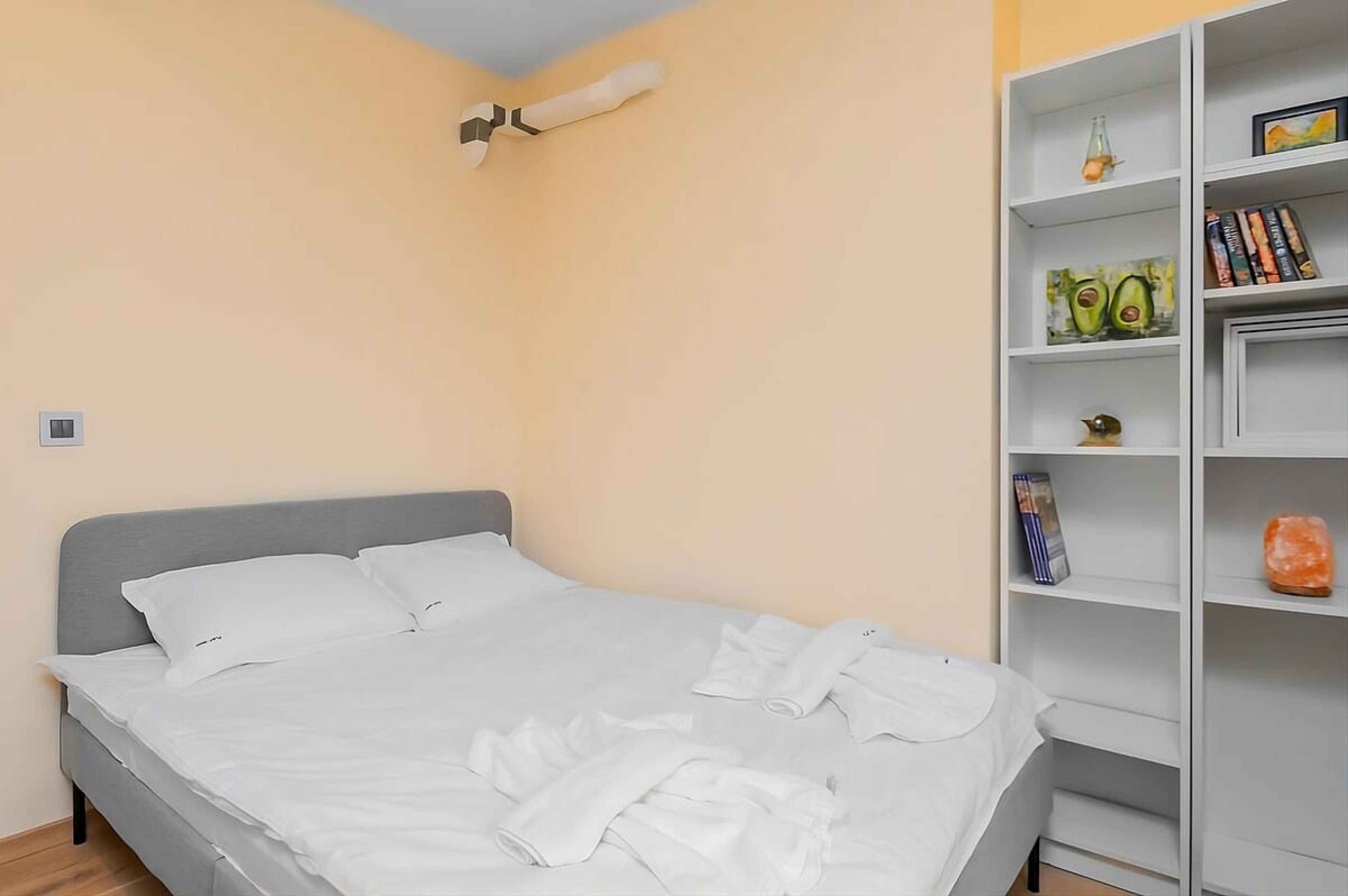 Scoutaround White Logo