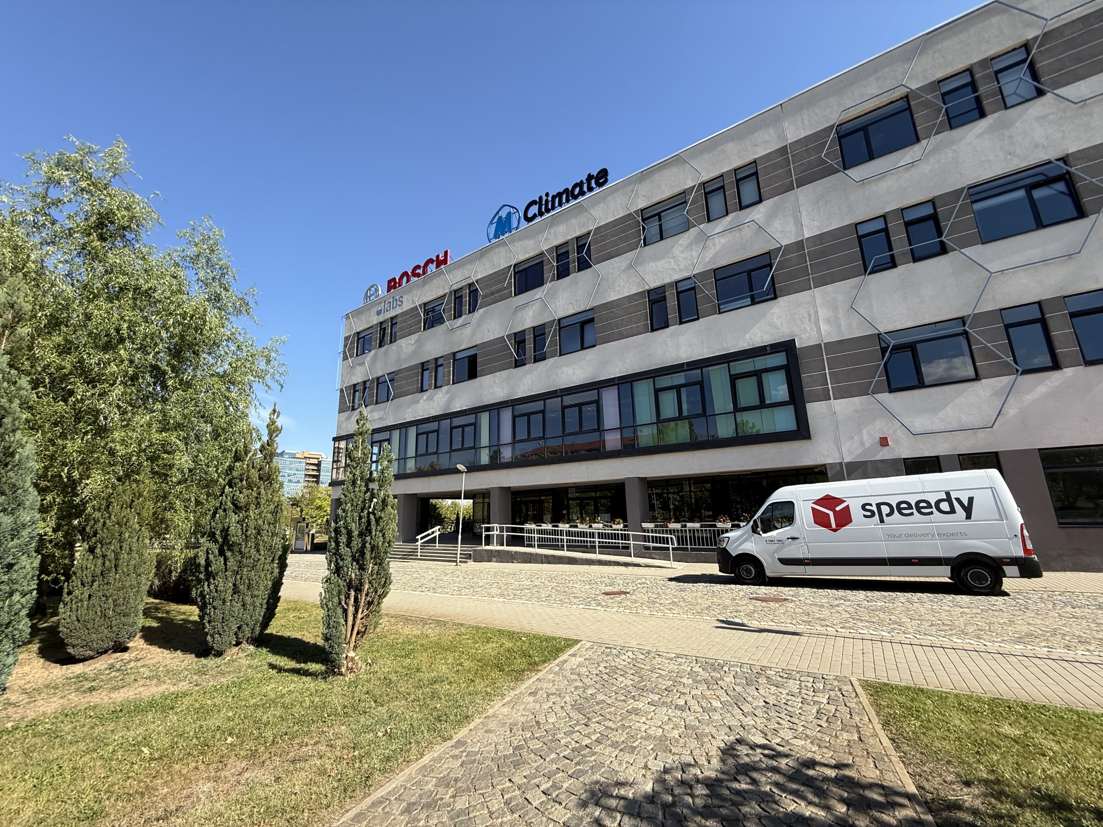 Scoutaround White Logo