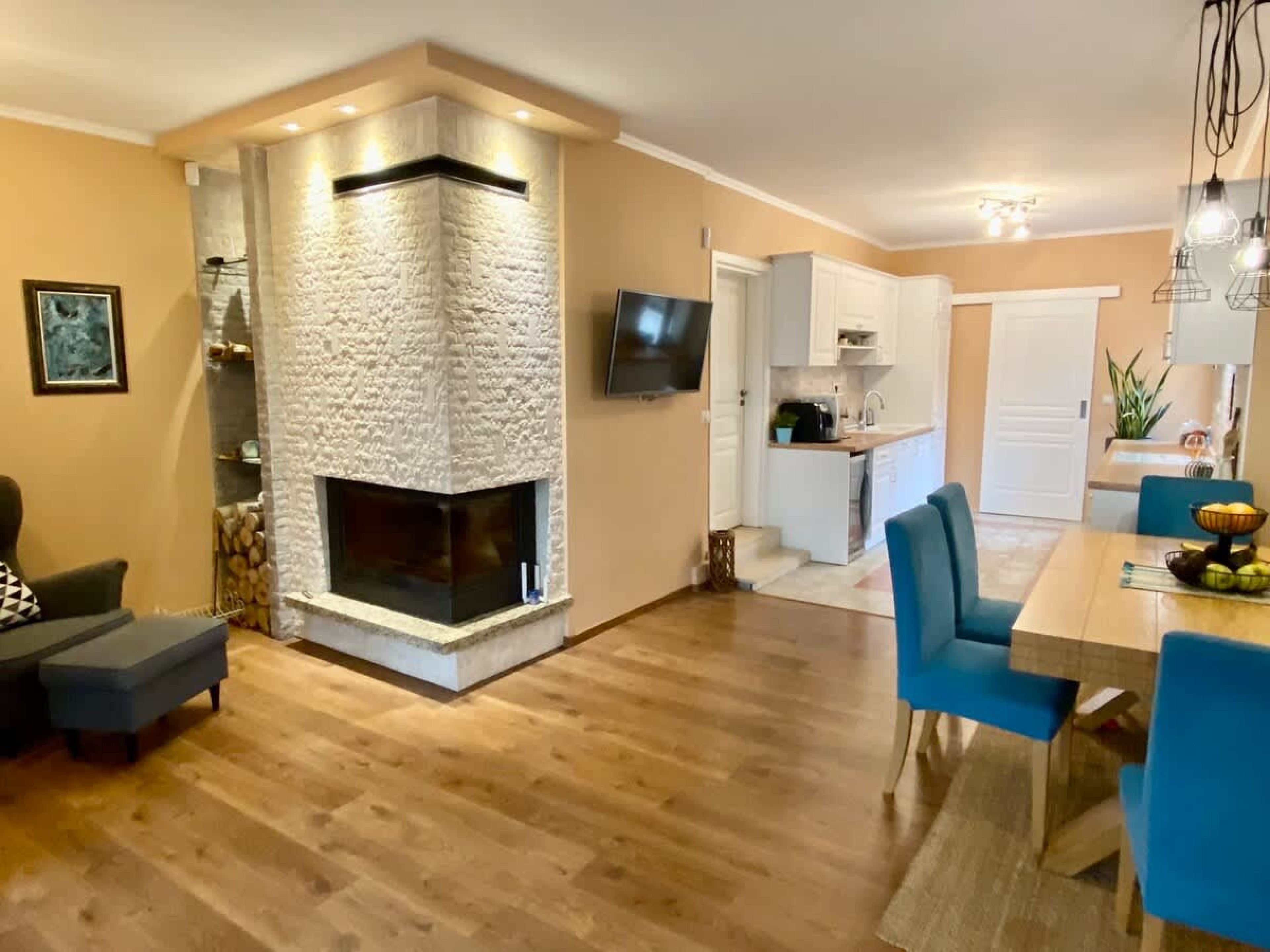 Scoutaround White Logo