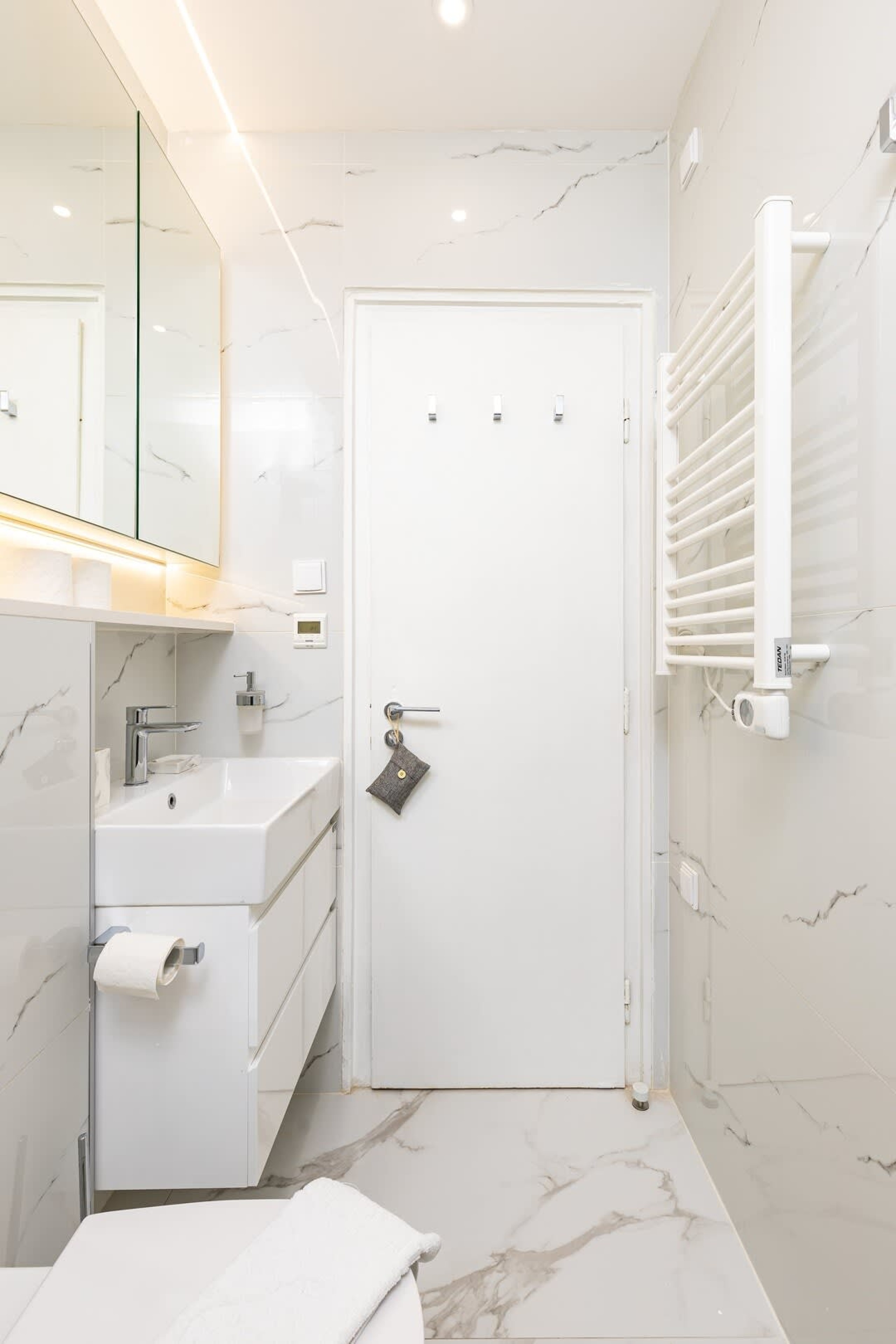 Scoutaround White Logo